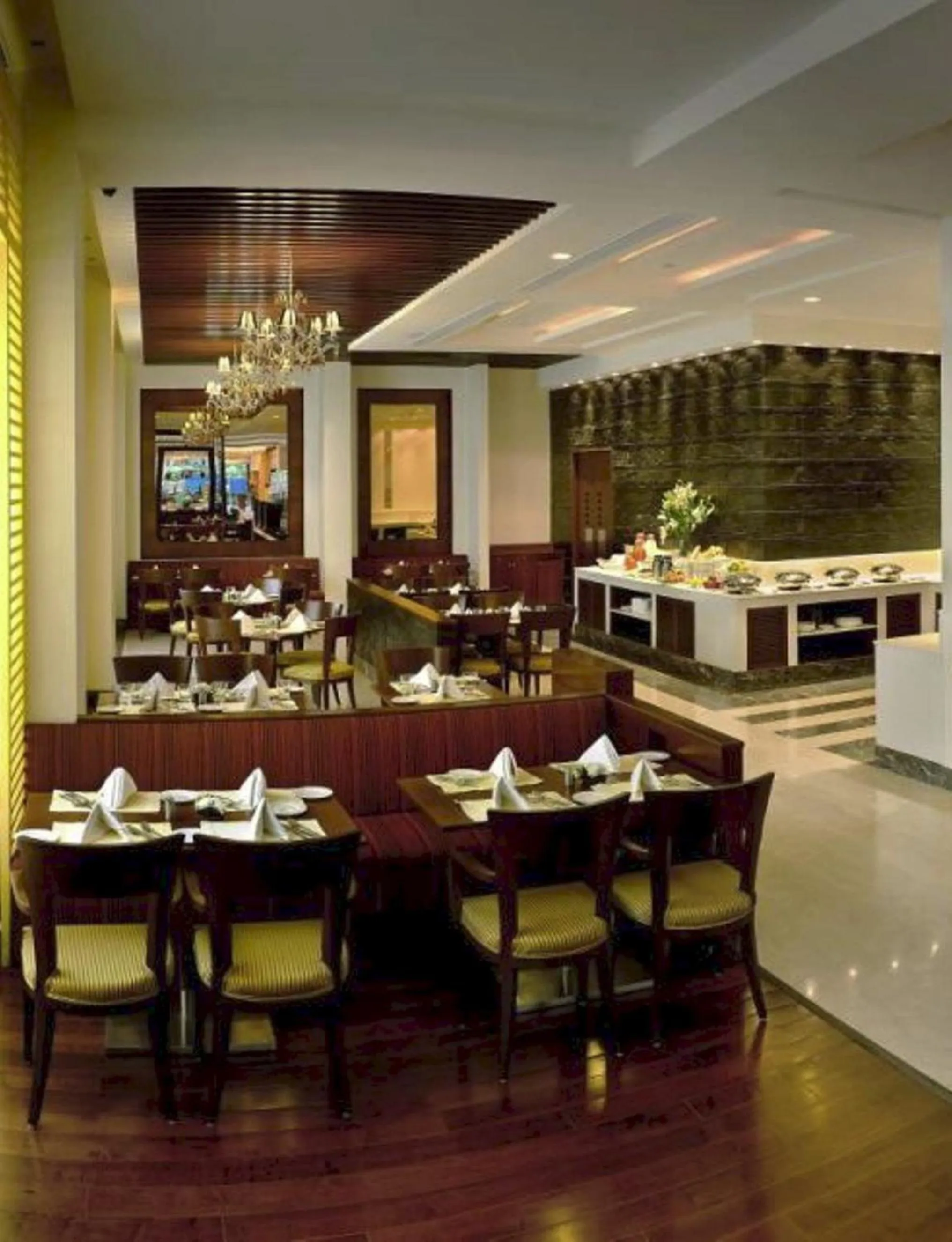 Restaurant/places to eat in Park Inn Gurgaon