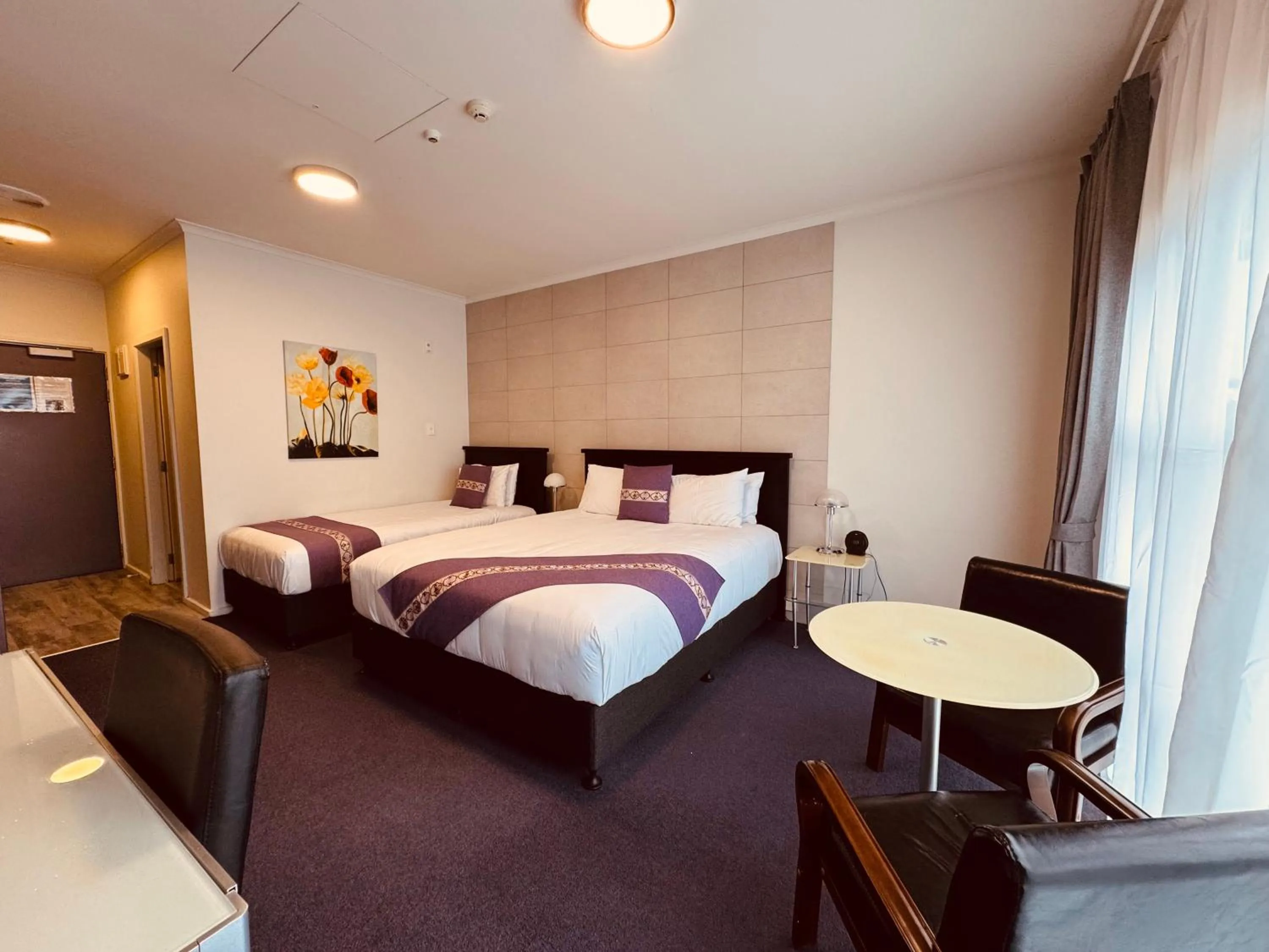 Bed in Amethyst Court Motor Lodge