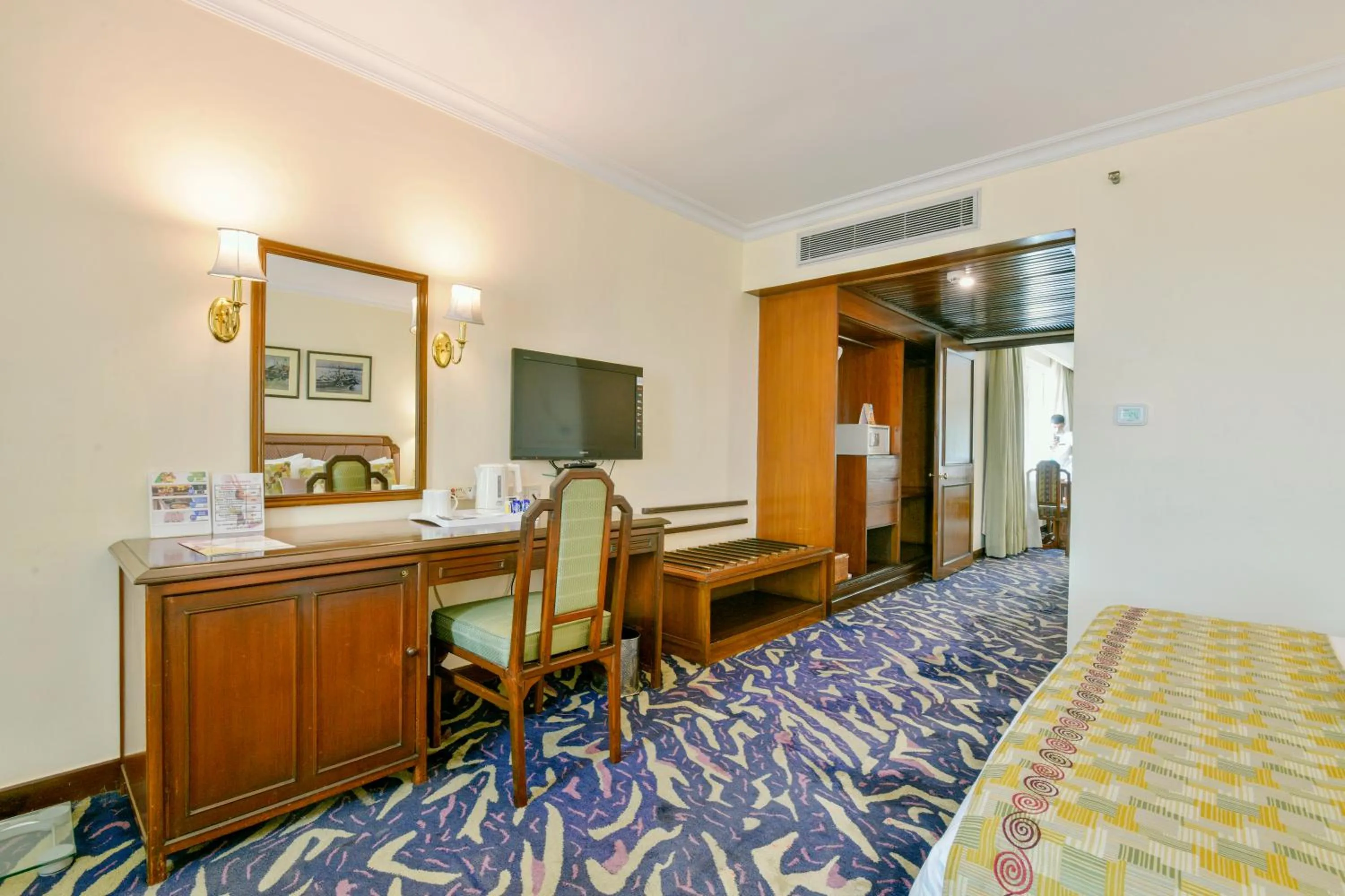 View (from property/room), Bed in Peerless Hotel Kolkata