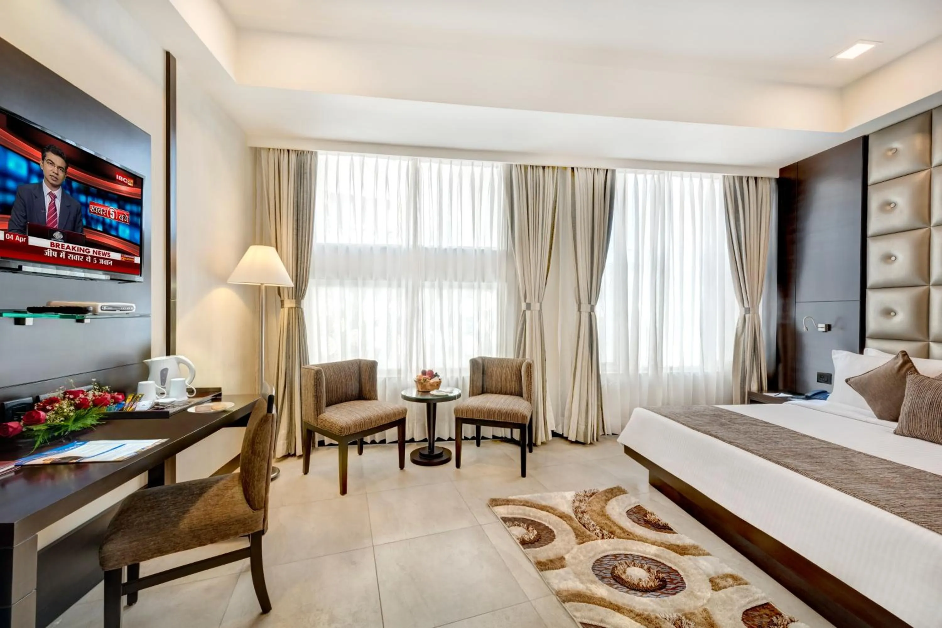 Photo of the whole room, Bed in Peerless Hotel Kolkata