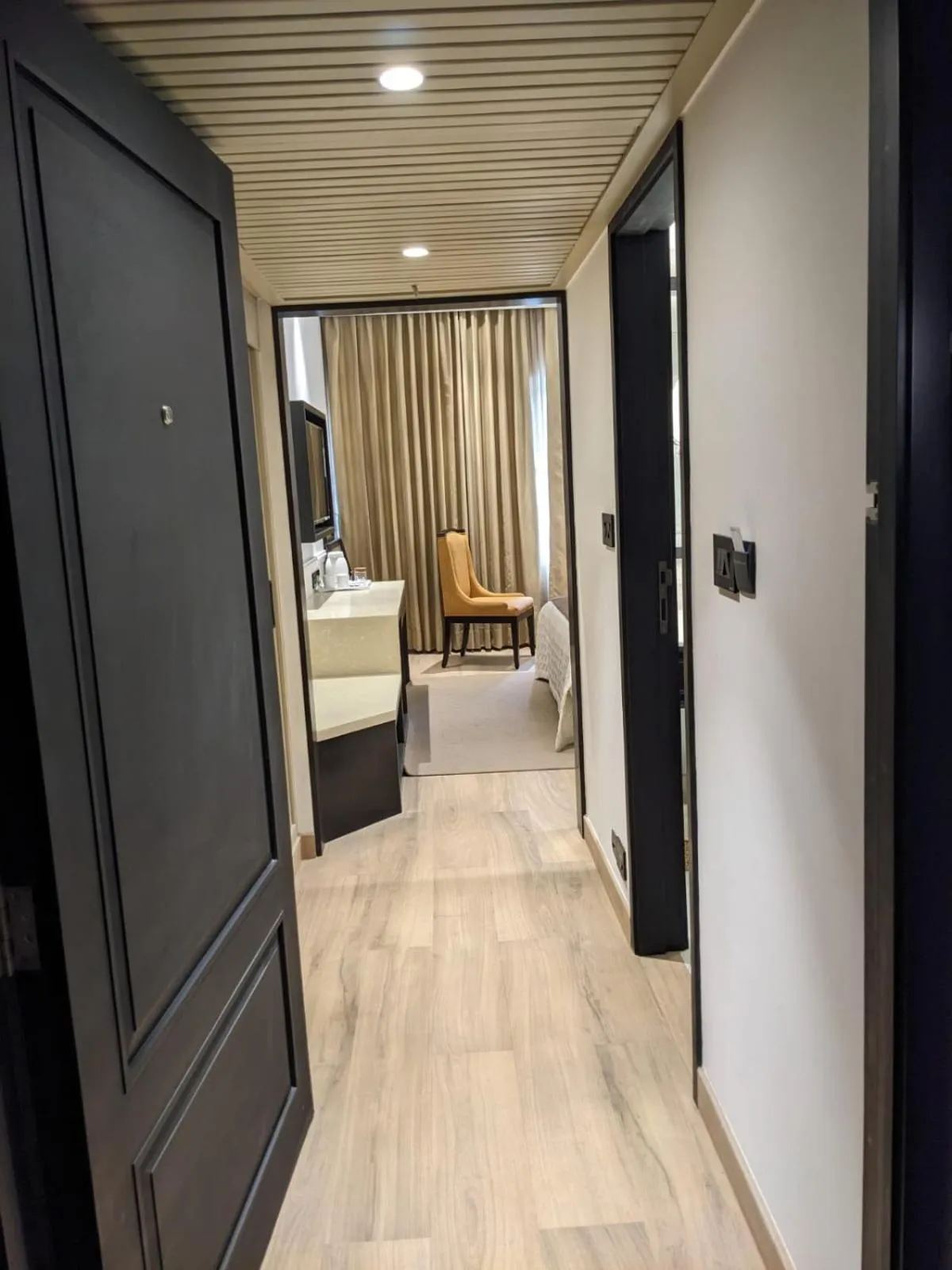 View (from property/room), Bed in Peerless Hotel Kolkata