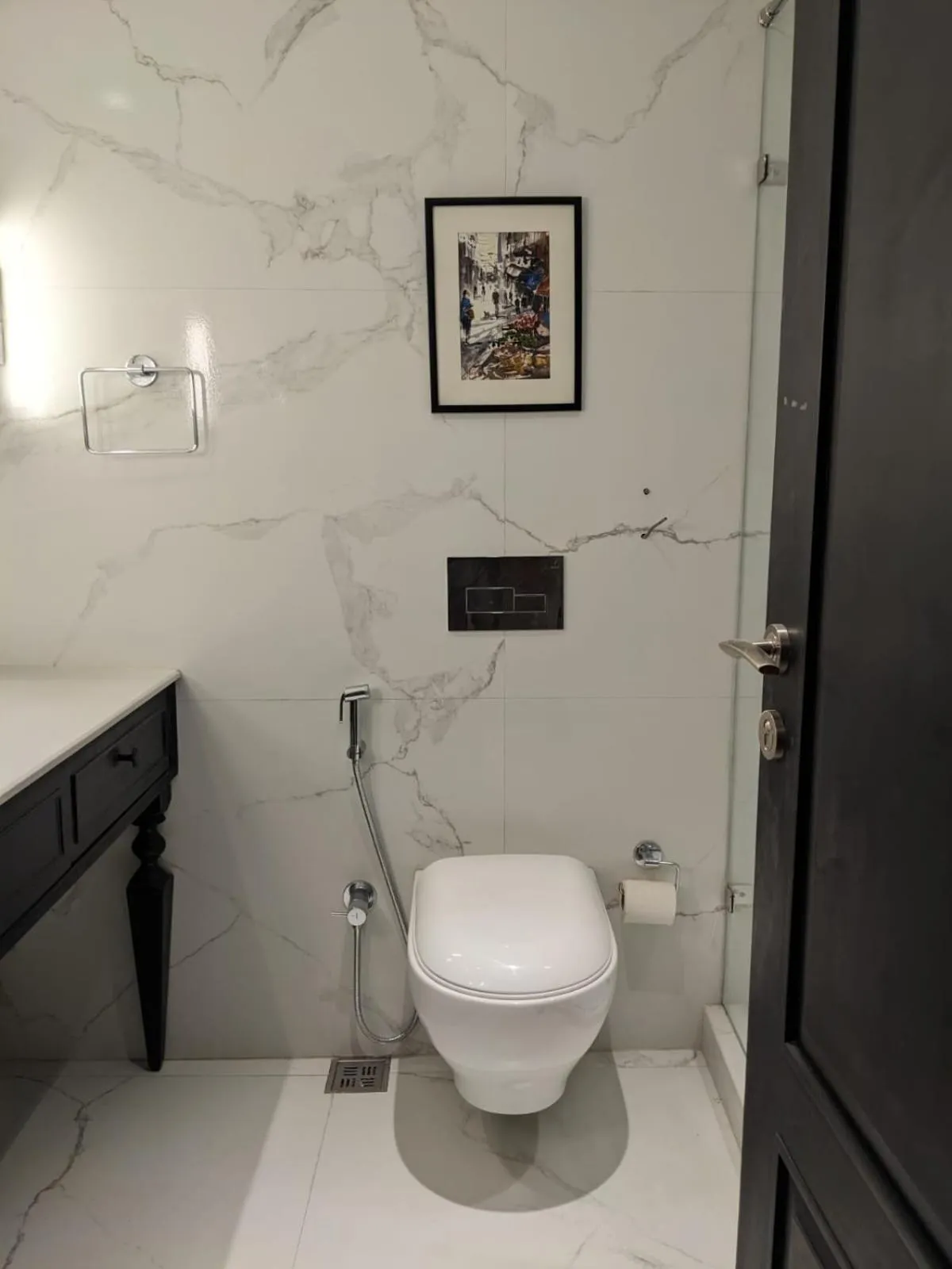 Toilet in Peerless Hotel Kolkata