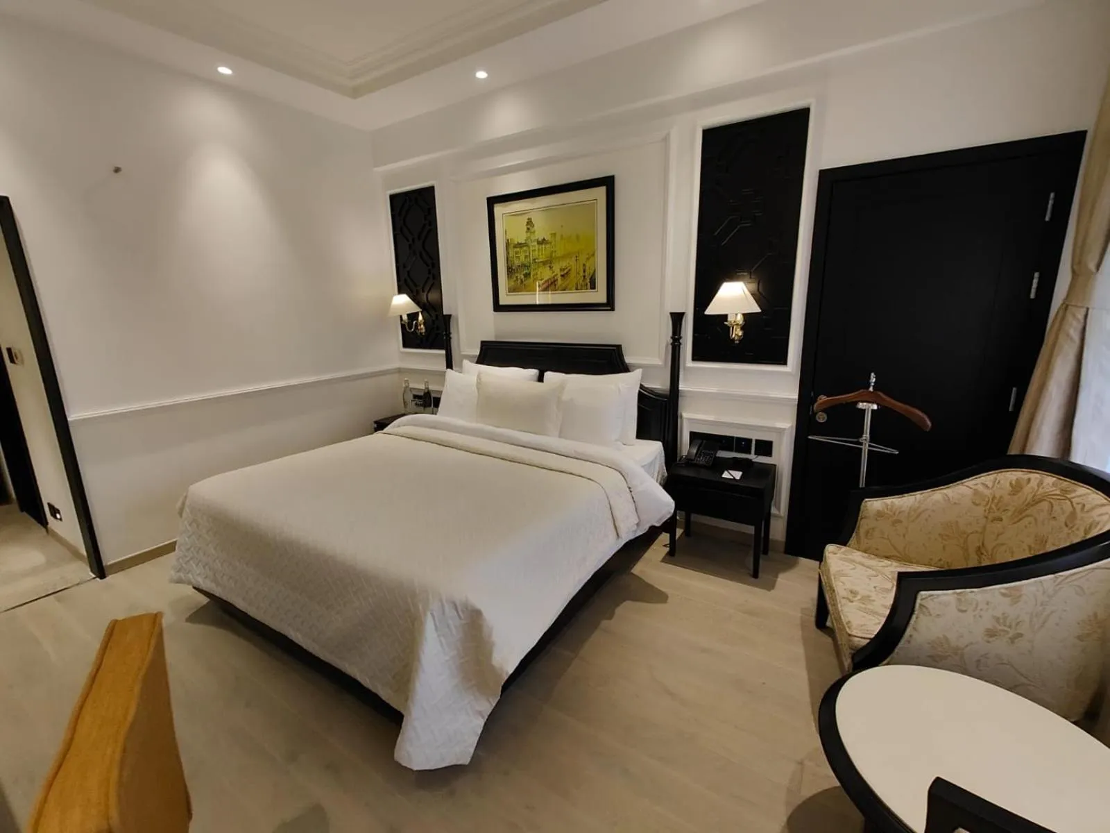 Bedroom, Bed in Peerless Hotel Kolkata