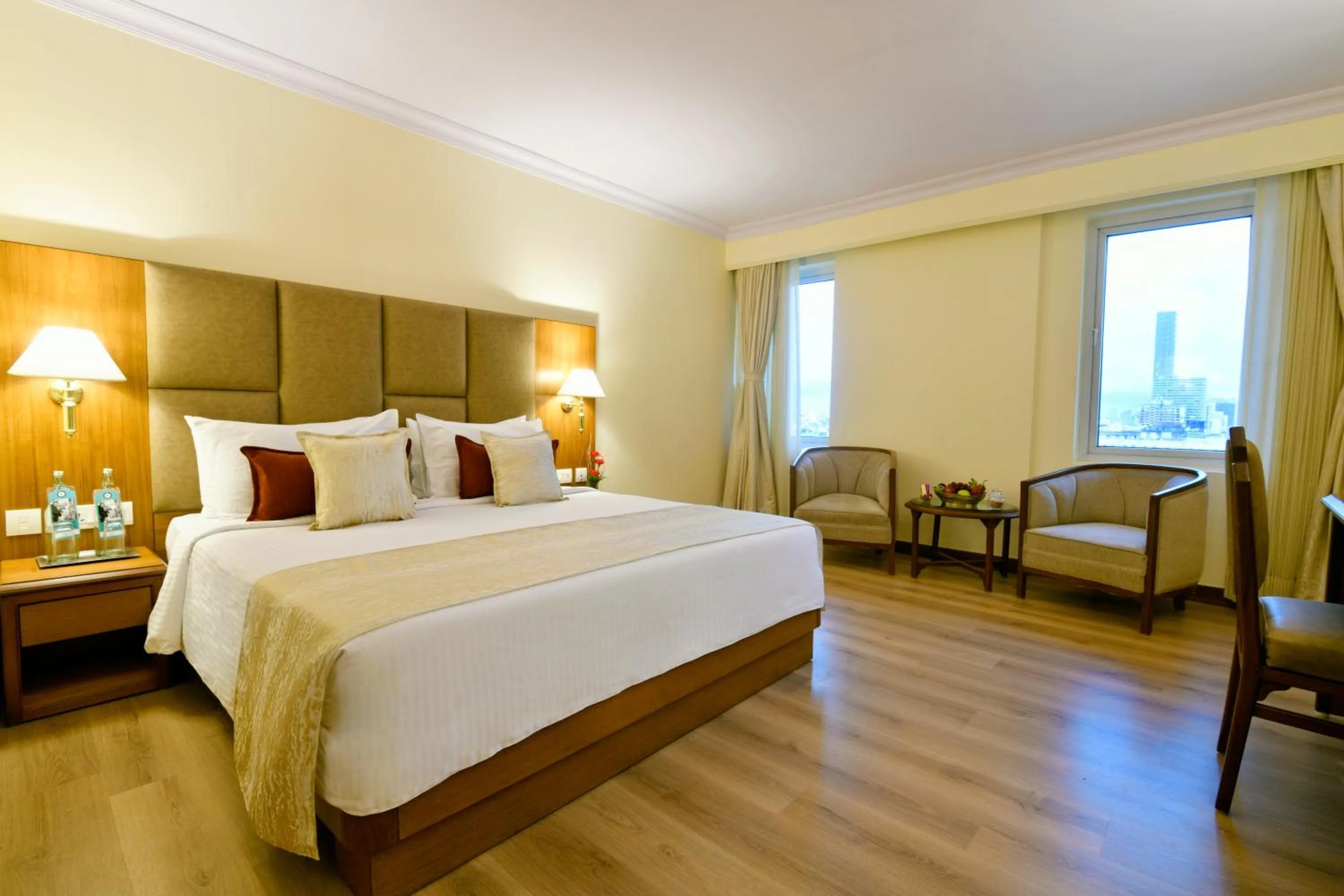 Bedroom, Bed in Peerless Hotel Kolkata