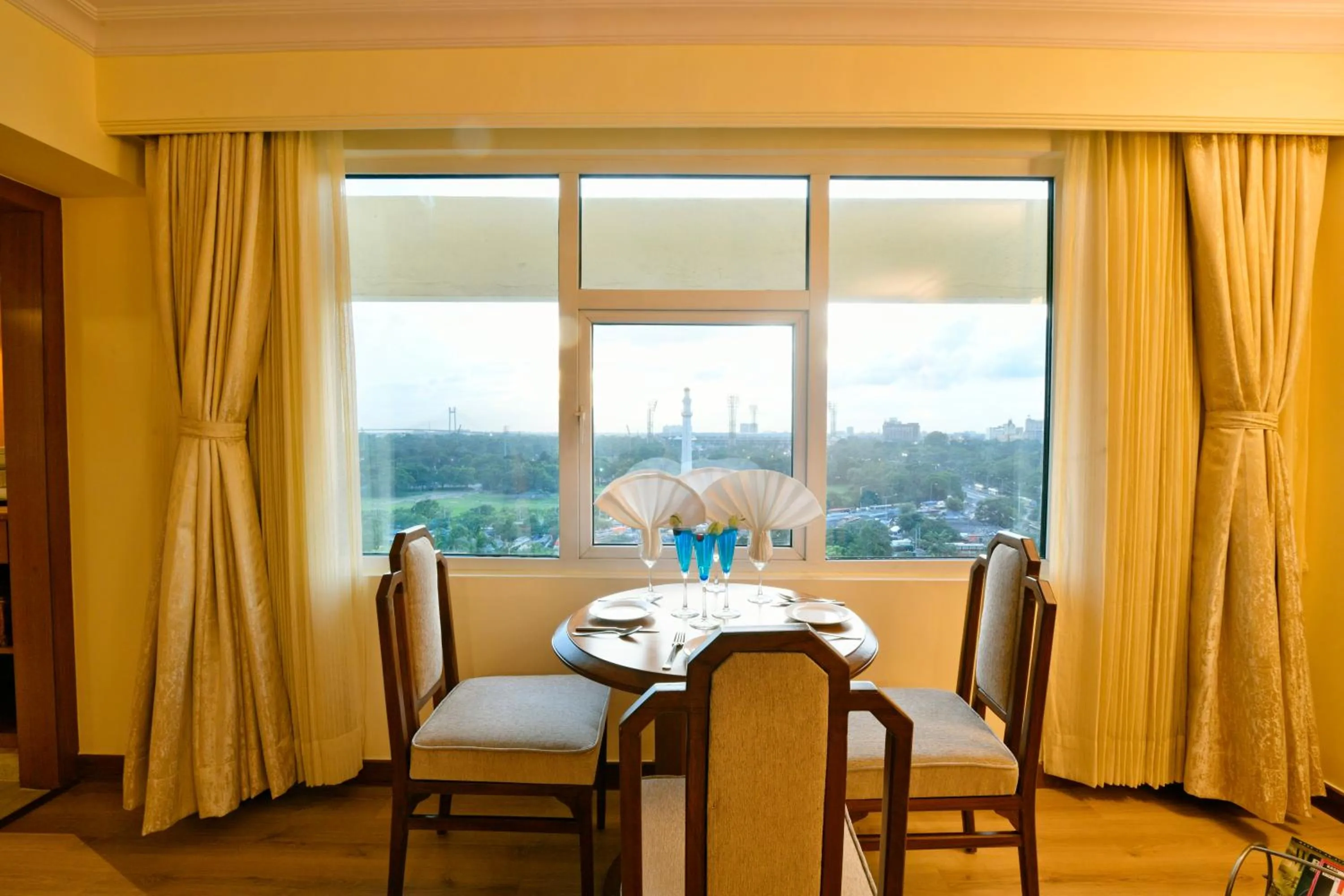 Dining area in Peerless Hotel Kolkata