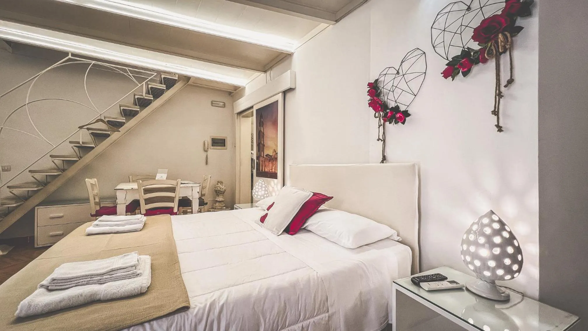 Photo of the whole room, Bed in Cadelli Luxury Suite & Apartments