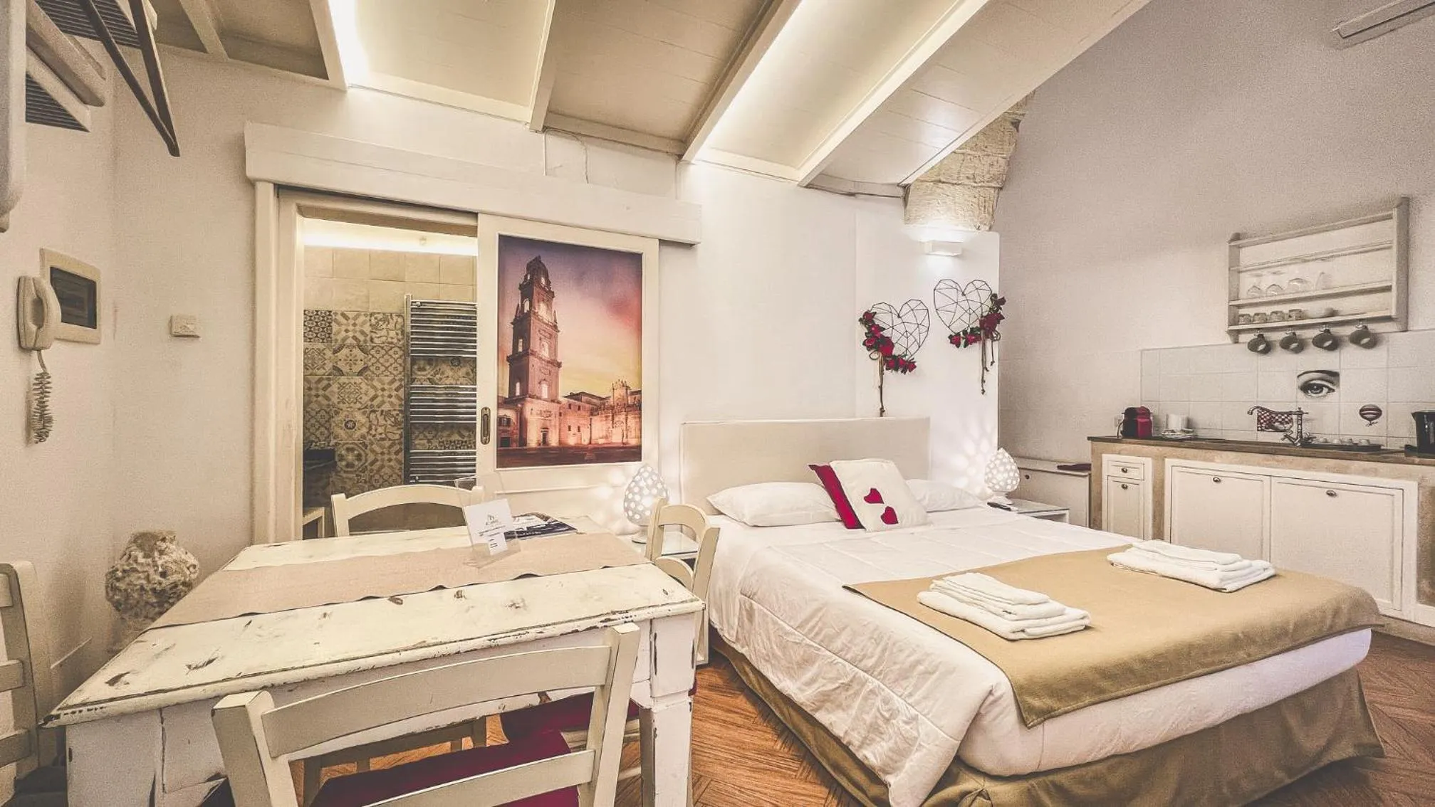 Photo of the whole room, Bed in Cadelli Luxury Suite & Apartments