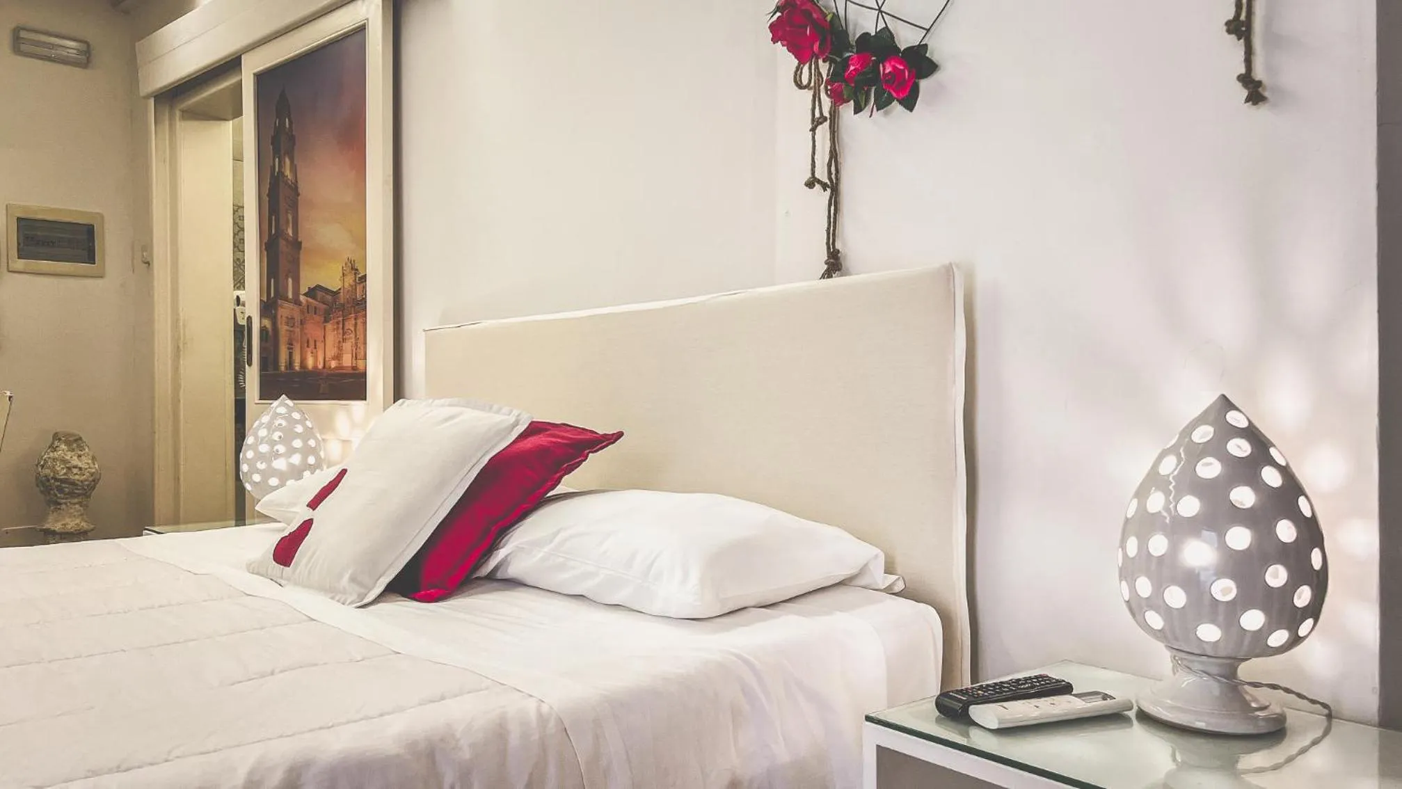 Bed in Cadelli Luxury Suite & Apartments