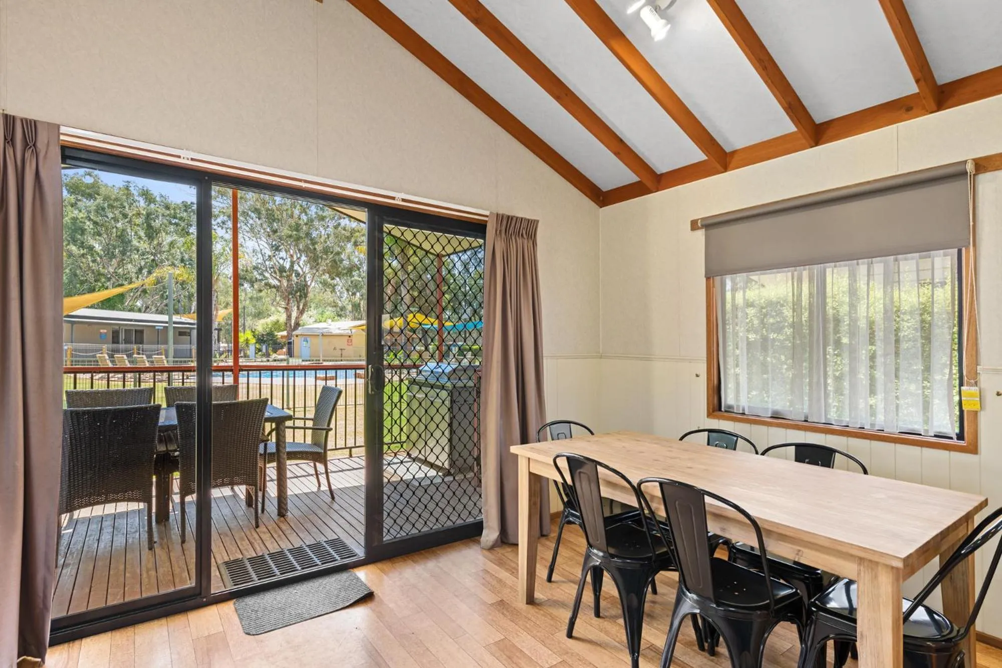 Dining area in Discovery Parks - Moama West