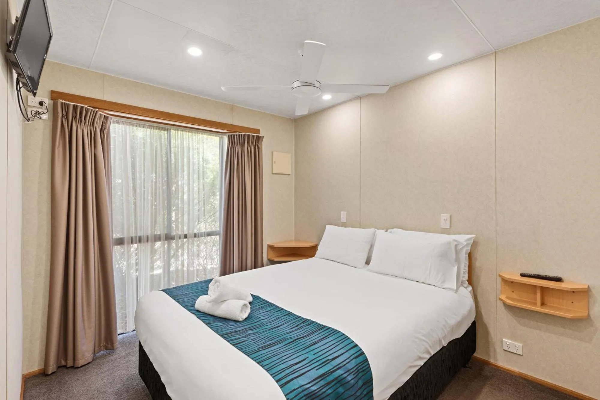 Bedroom, Bed in Discovery Parks - Moama West