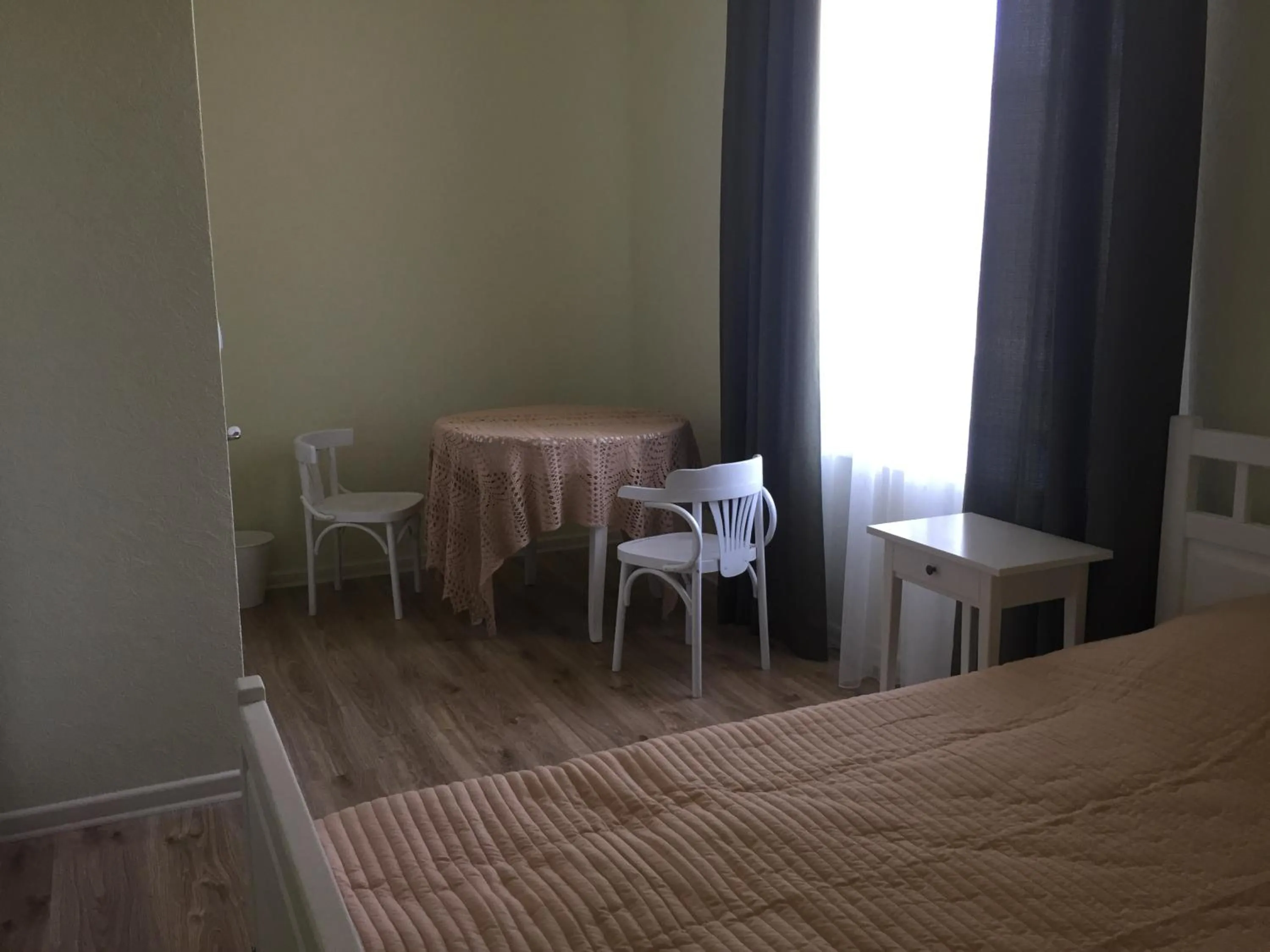 Shower, Bed in Hotel Rafinad