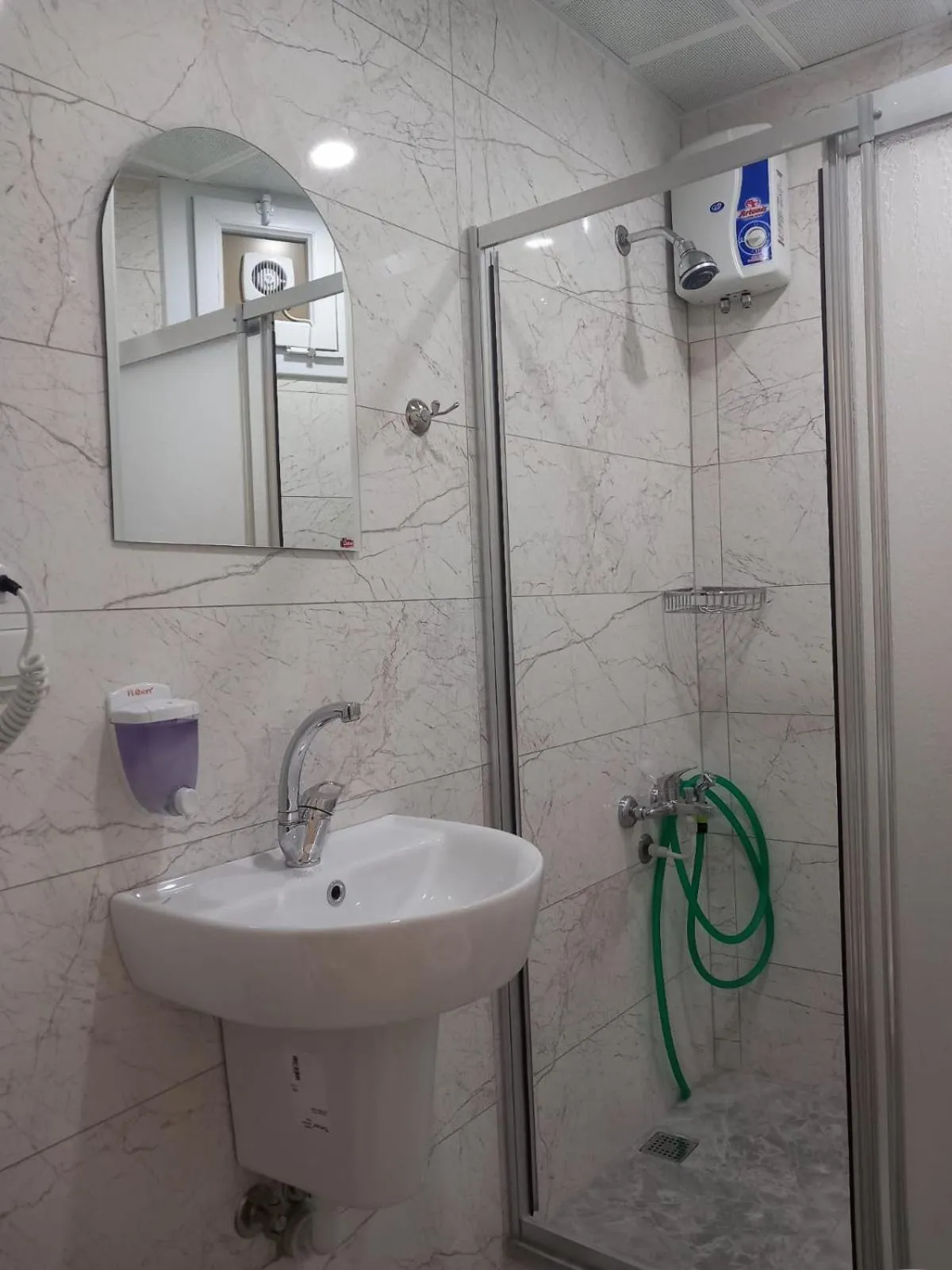 Shower in Hotel Anadolu