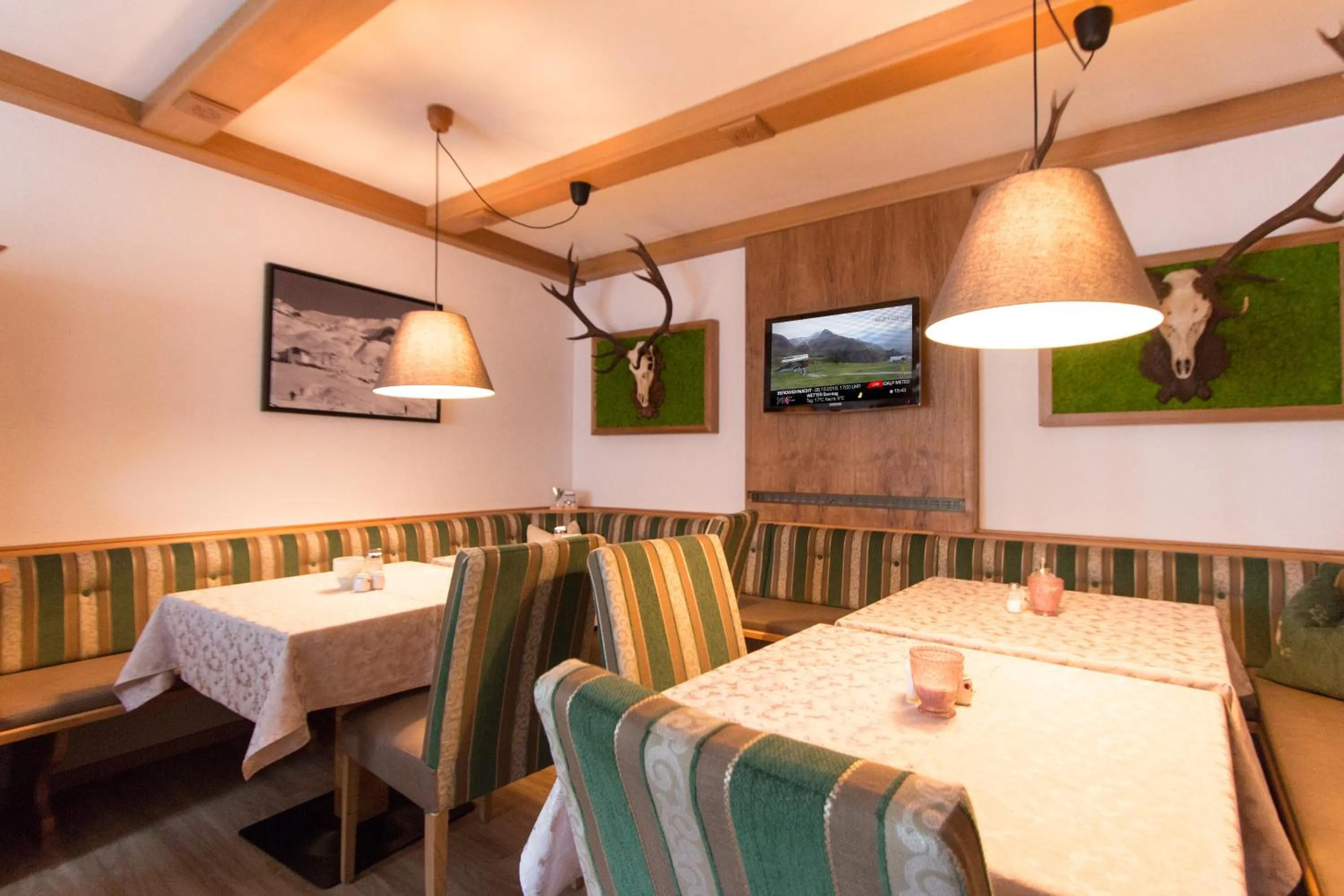 Buffet breakfast in Hotel Garni Försterheim