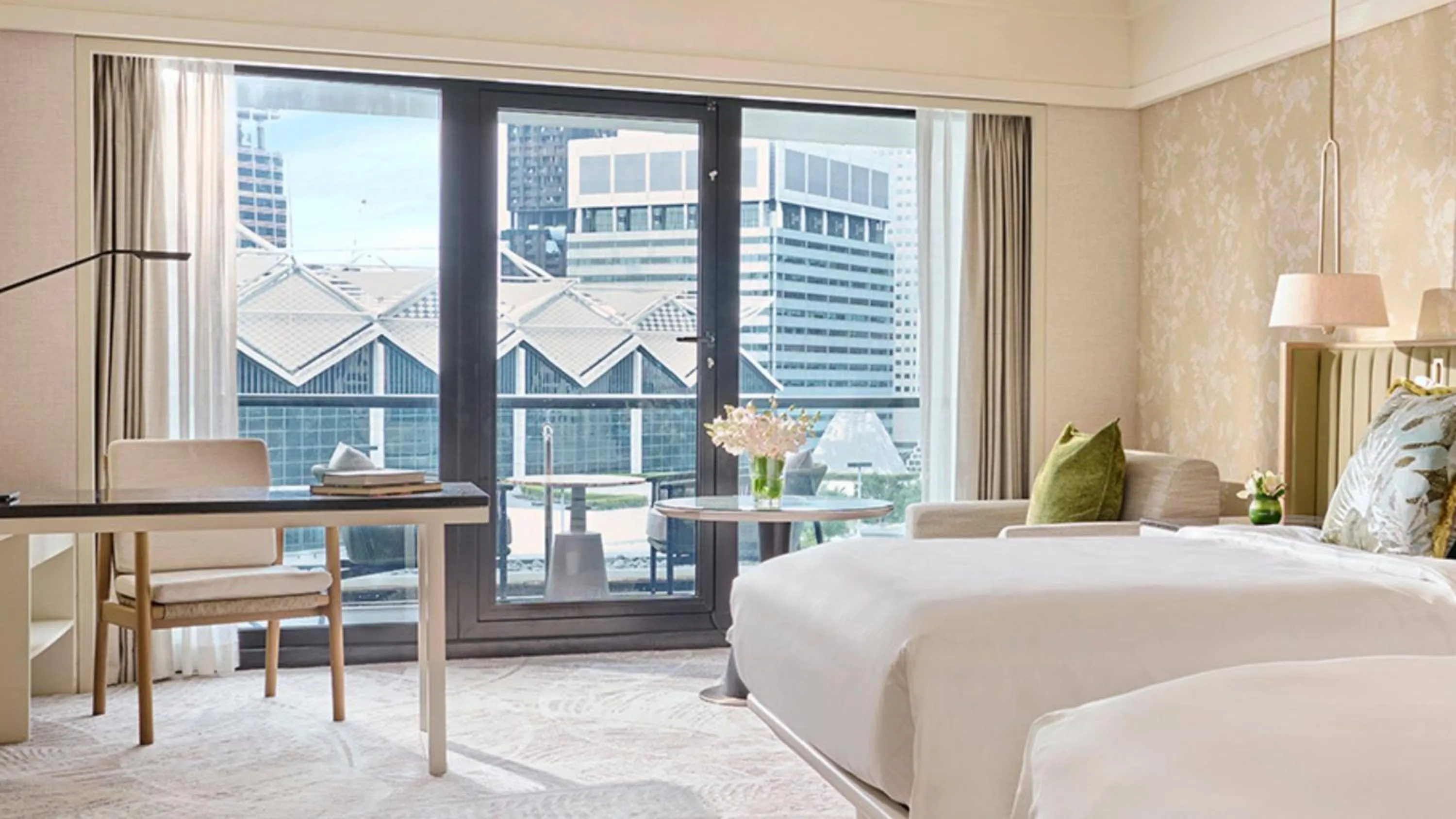 Balcony/Terrace, Bed in Mandarin Oriental, Singapore