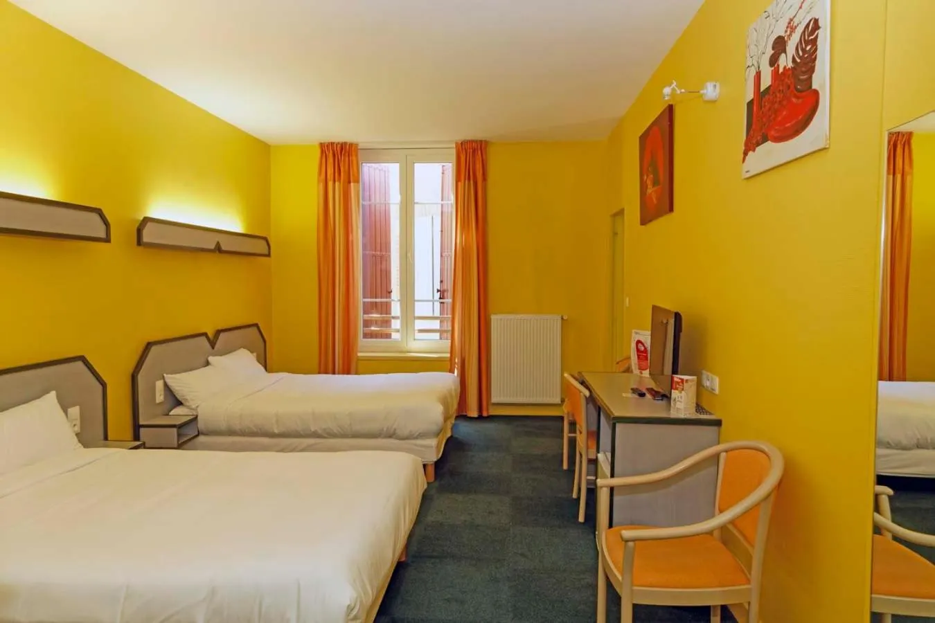 Photo of the whole room, Bed in Hôtel du Vigan