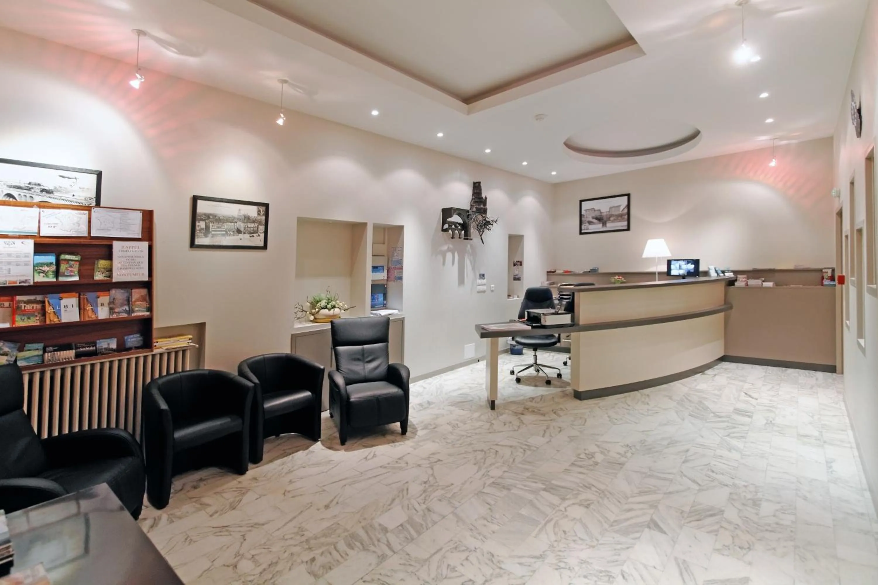 Lobby or reception in Hôtel du Vigan