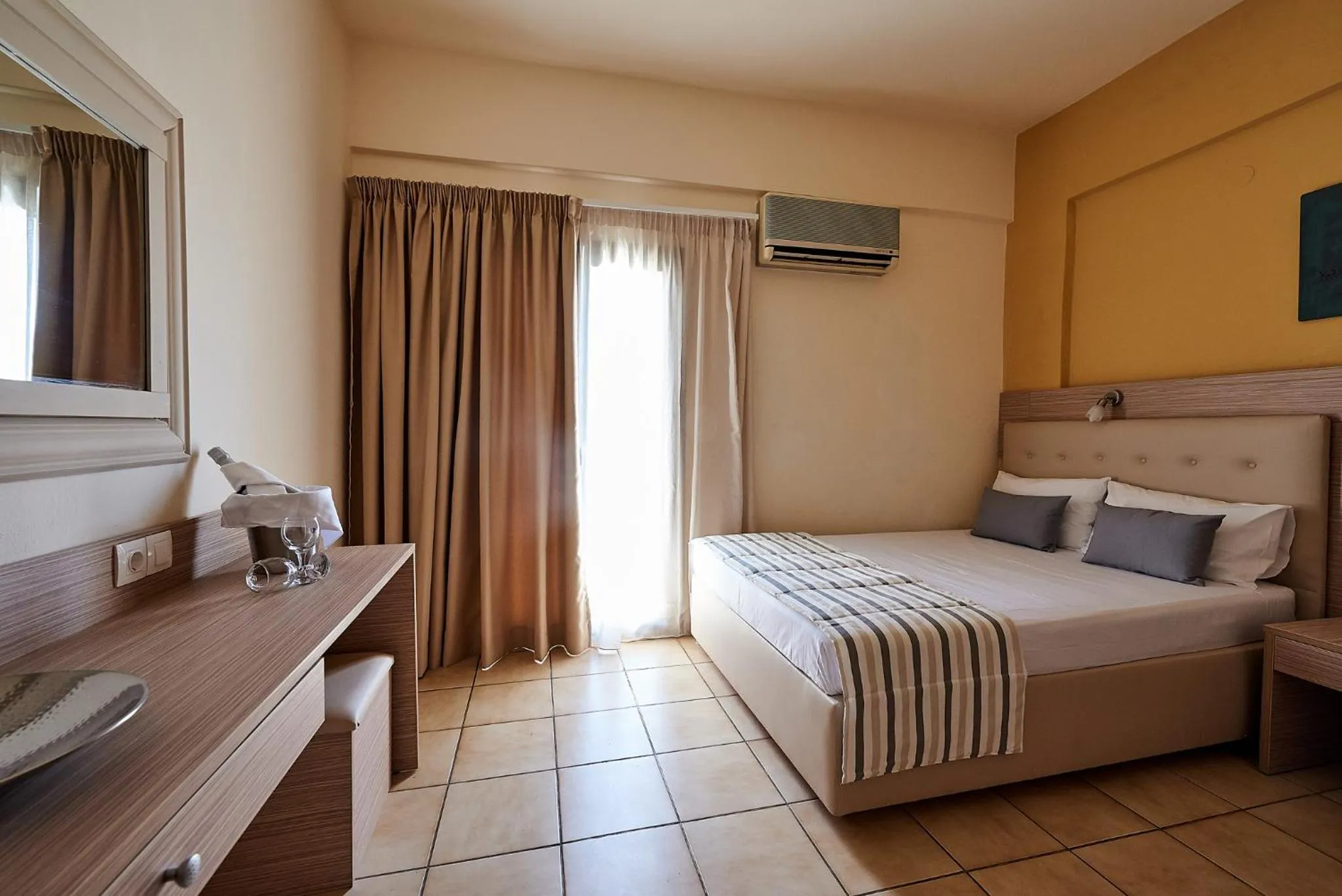 Photo of the whole room, Bed in Thalia deco City & Beach Hotel