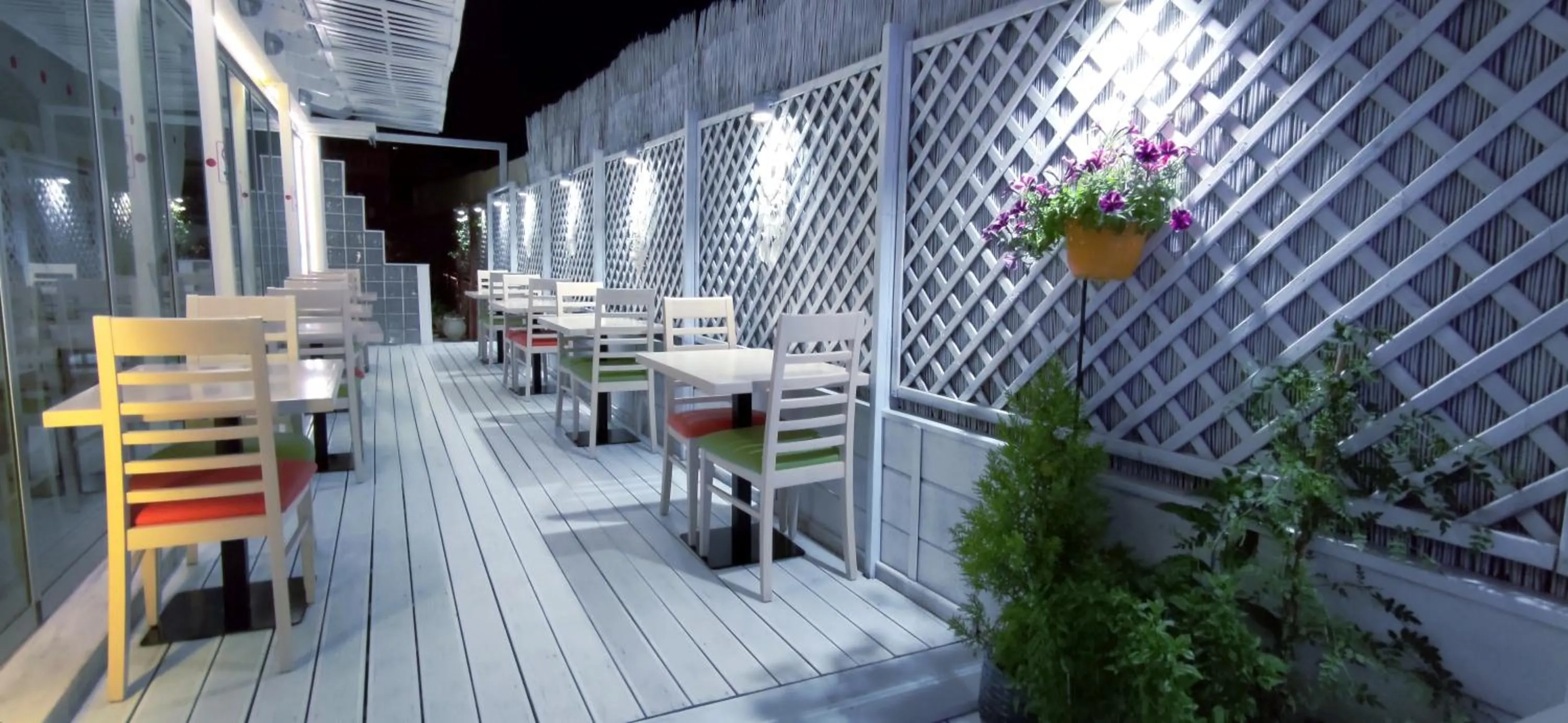 Restaurant/places to eat in Thalia deco City & Beach Hotel