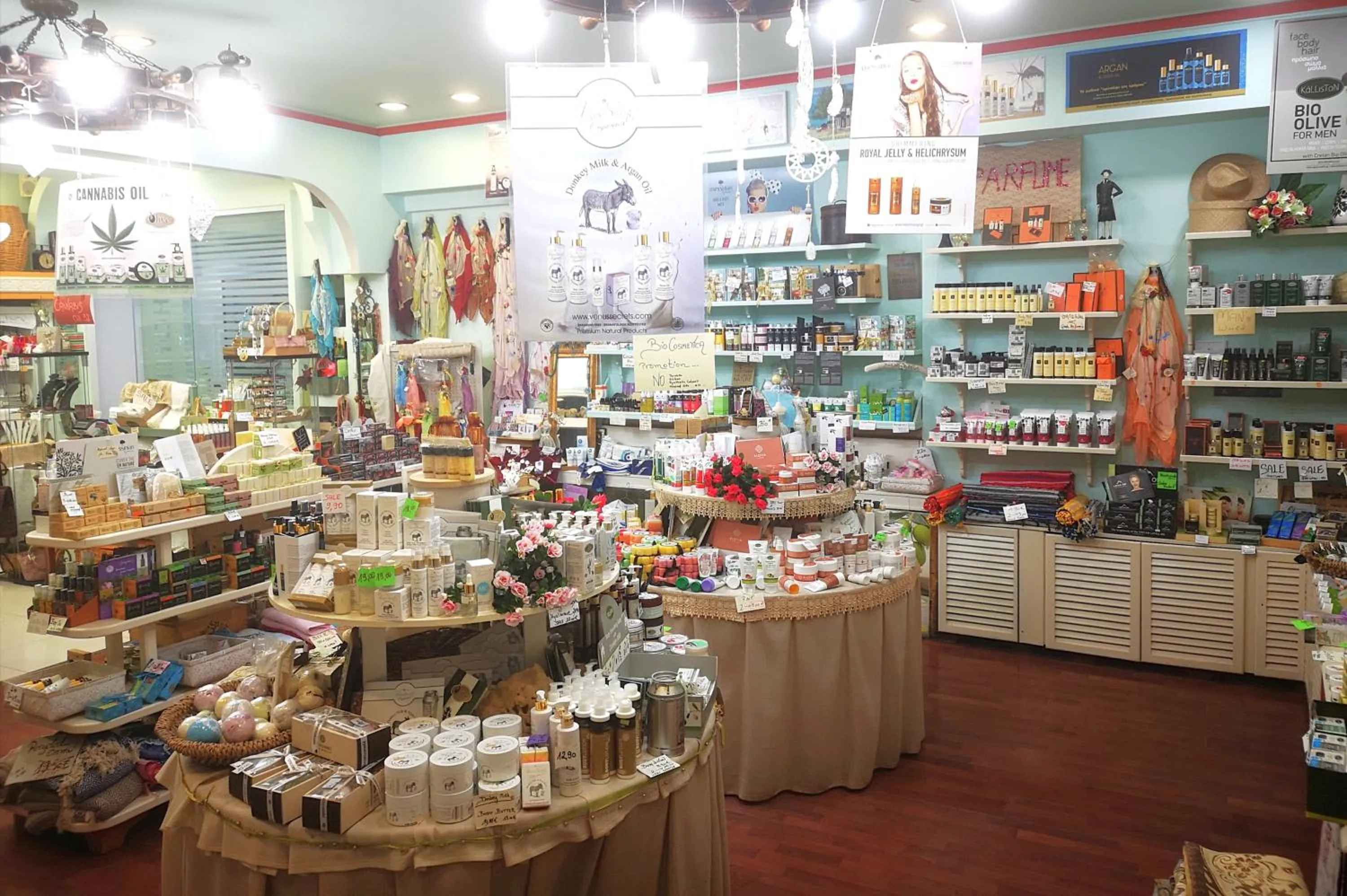 On-site shops in Thalia deco City & Beach Hotel