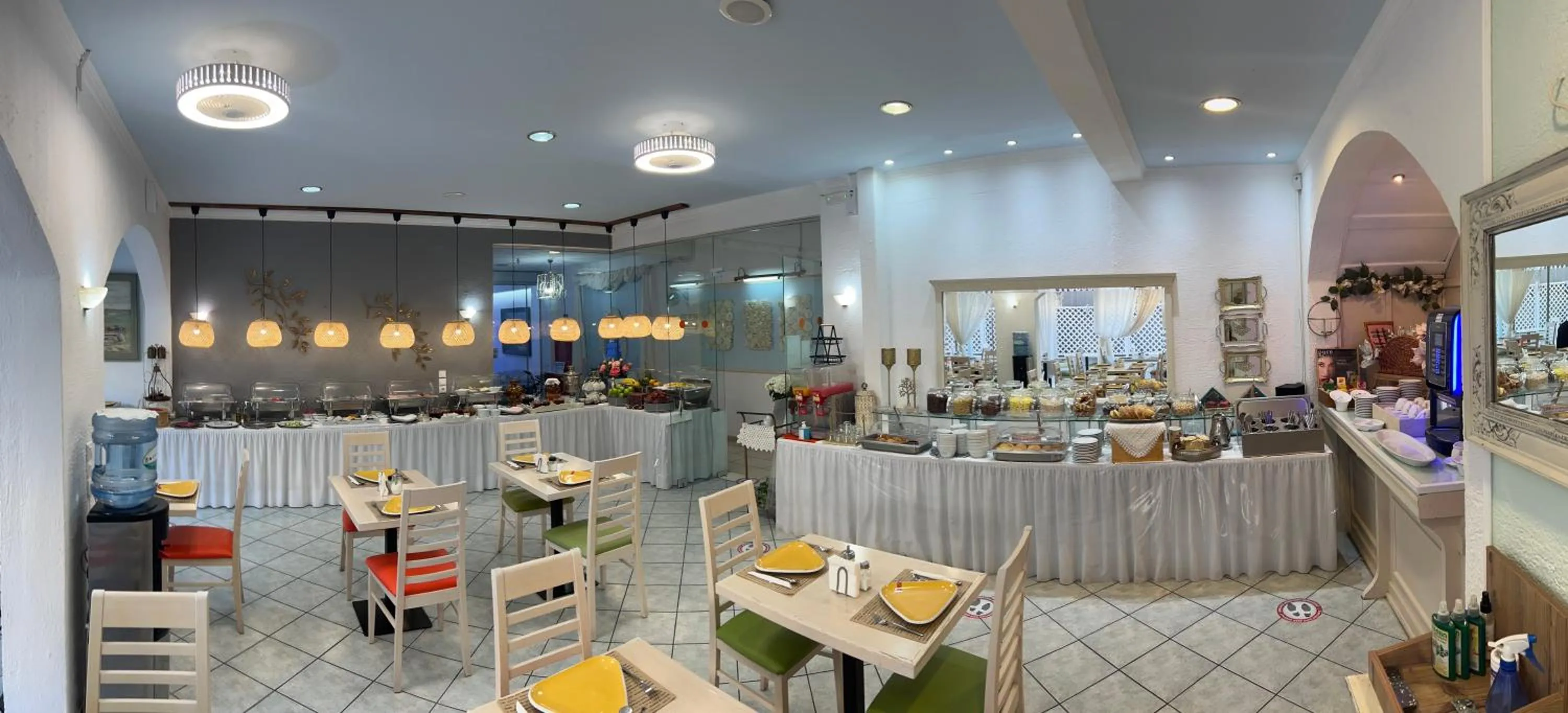 Restaurant/places to eat in Thalia deco City & Beach Hotel