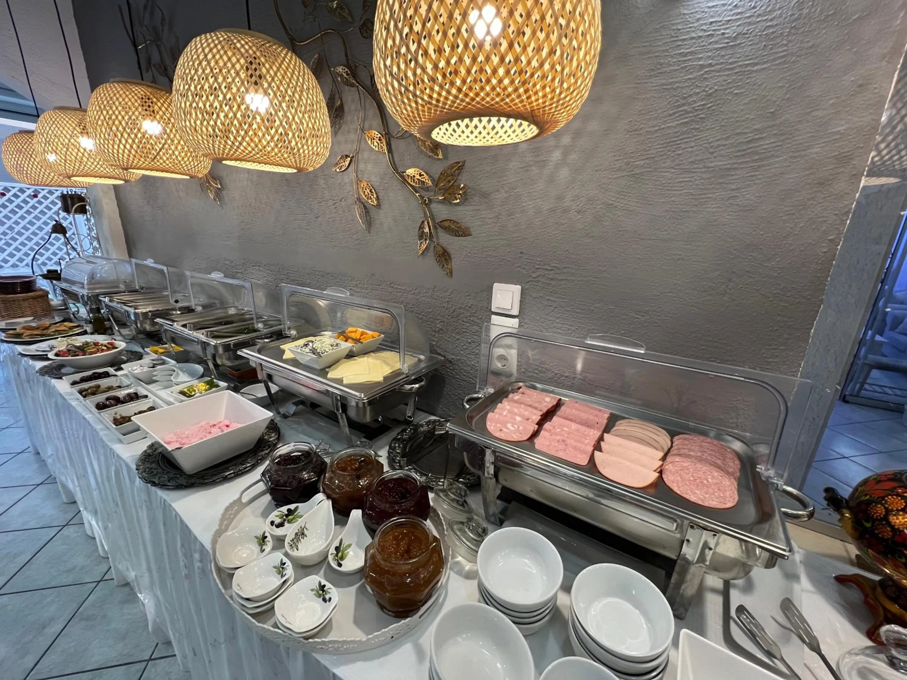 Restaurant/places to eat in Thalia deco City & Beach Hotel