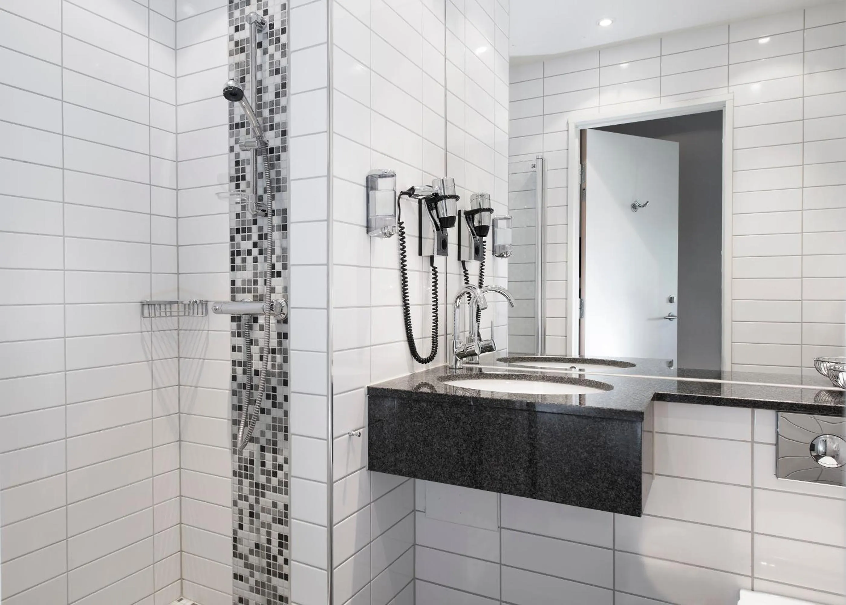 Shower in Thon Hotel Vettre