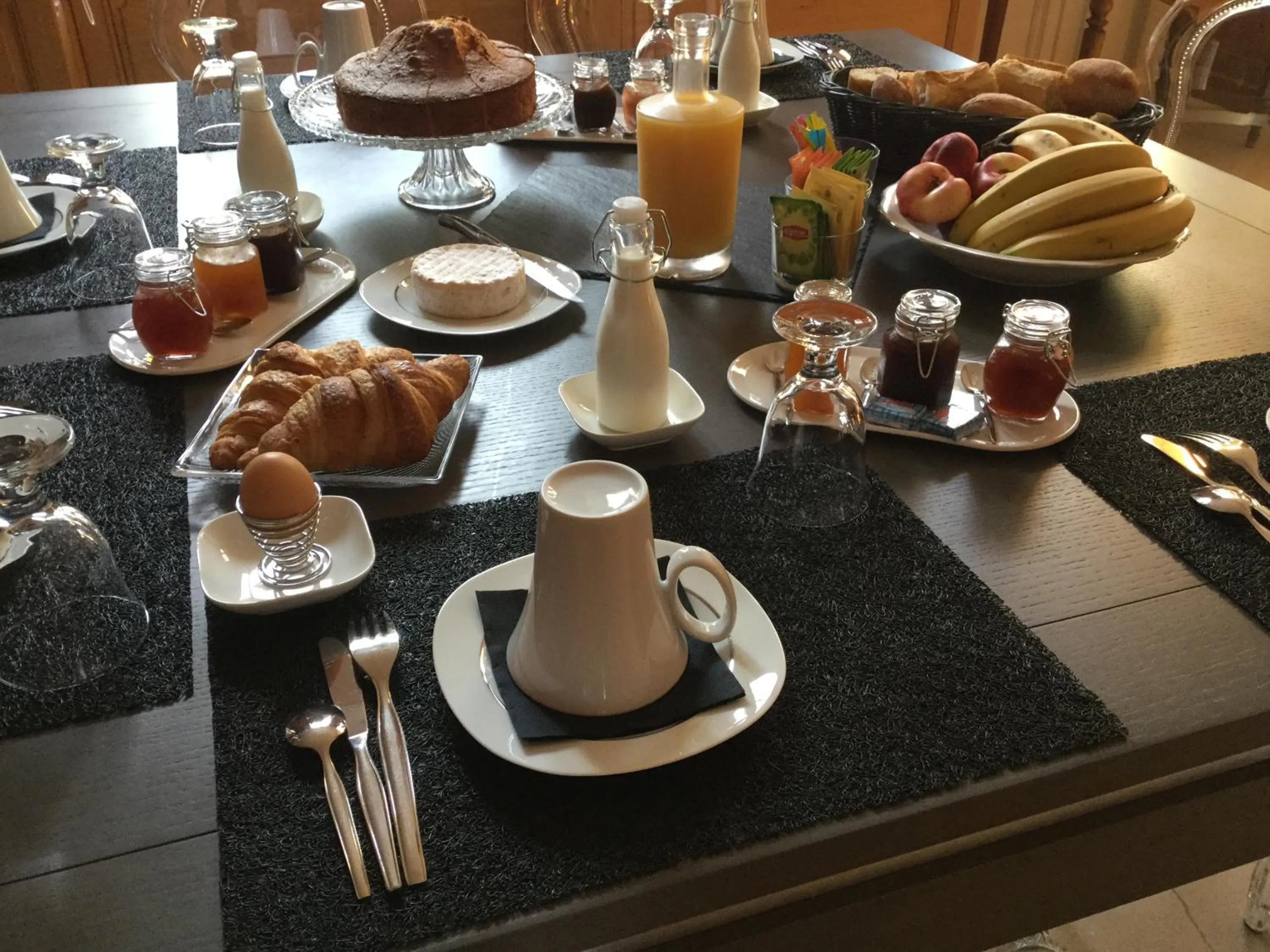 Continental breakfast in Le Clos d 'Aÿ