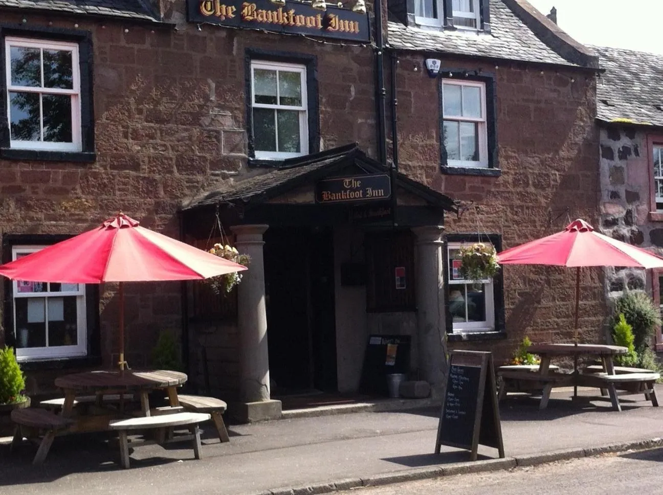 Facade/entrance in Bankfoot Inn