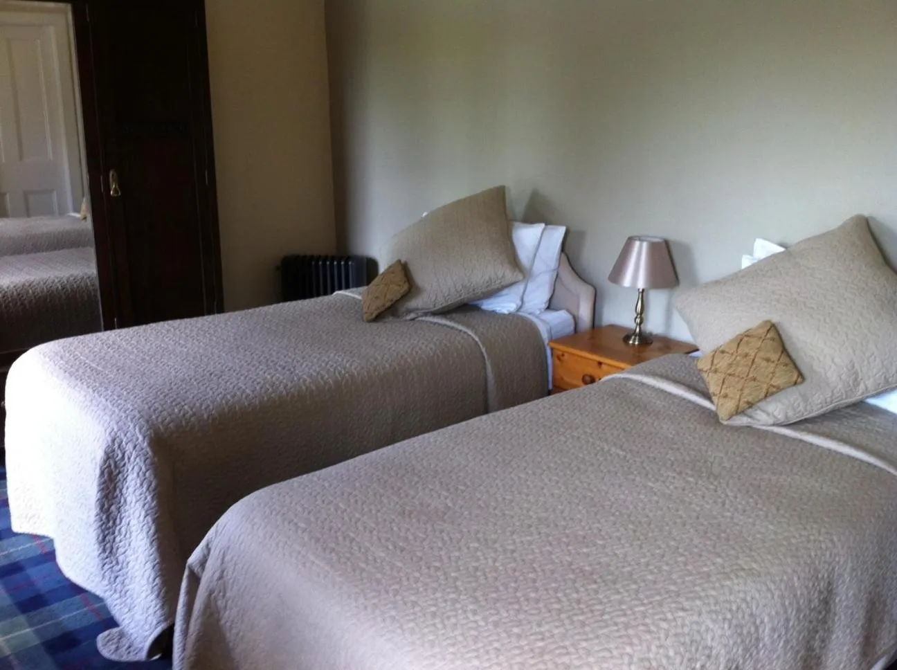 Other, Bed in Bankfoot Inn