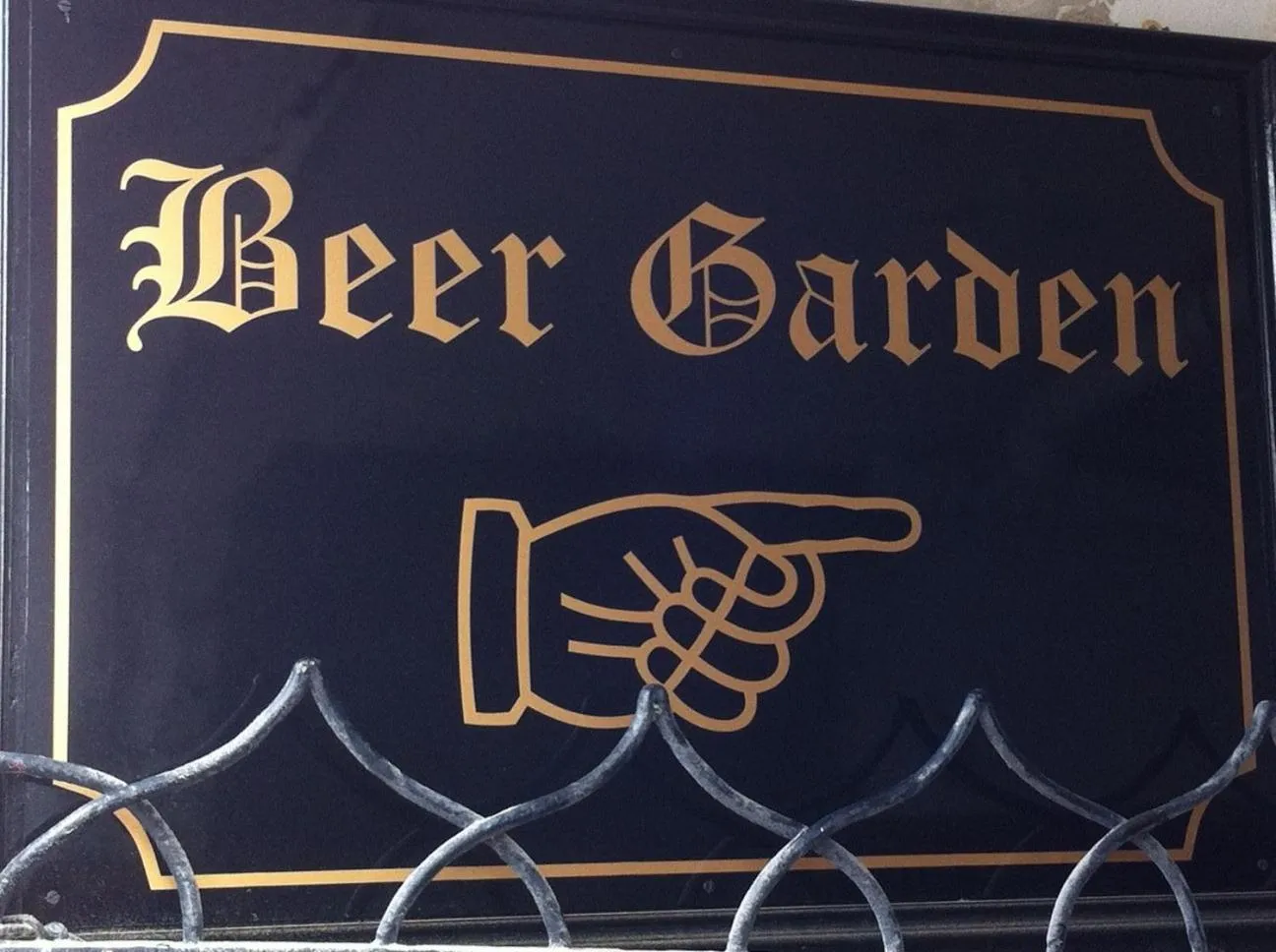 Facade/entrance in Bankfoot Inn