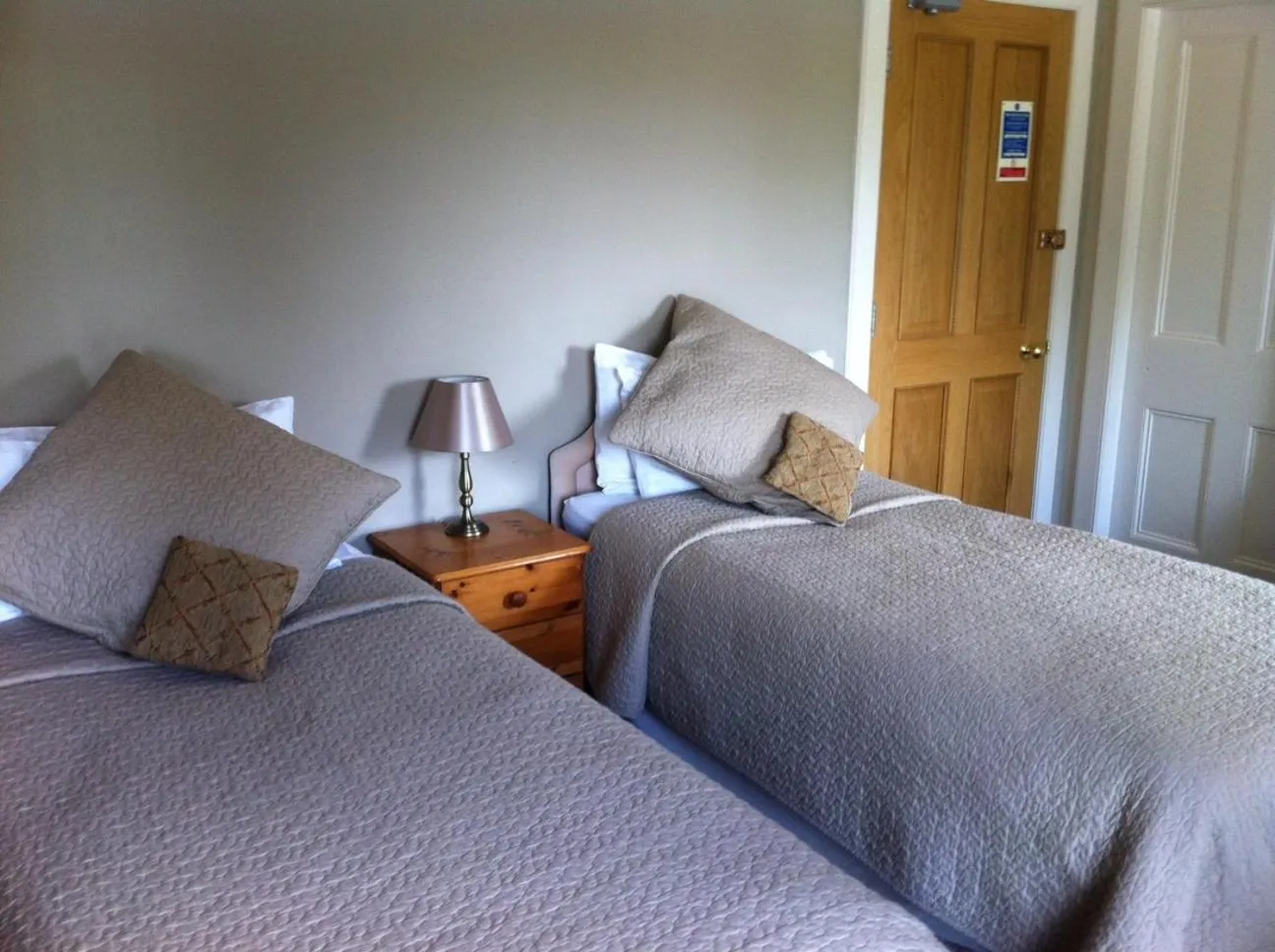 Other, Bed in Bankfoot Inn