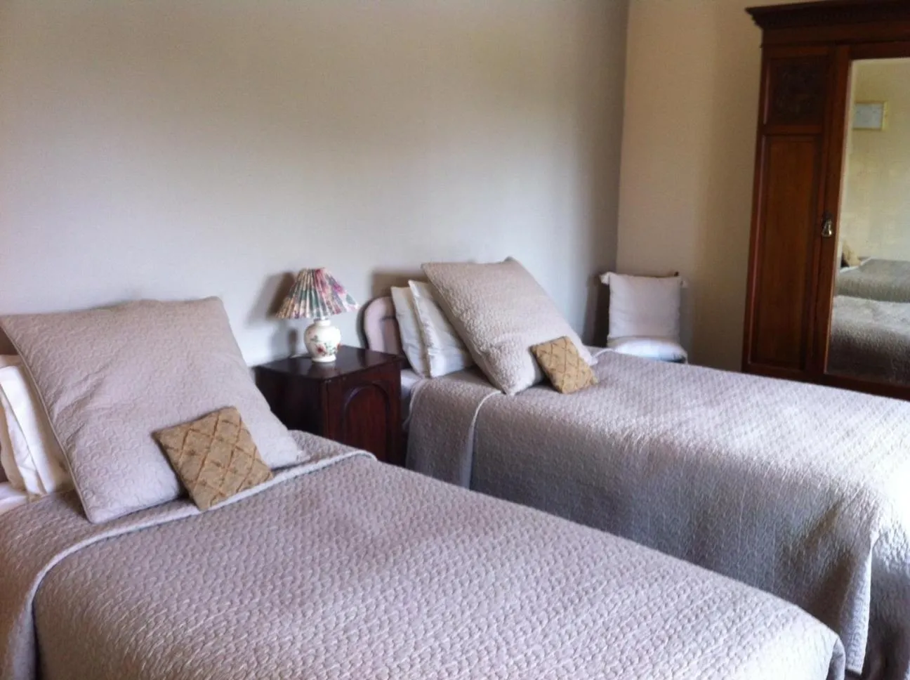 Other, Bed in Bankfoot Inn