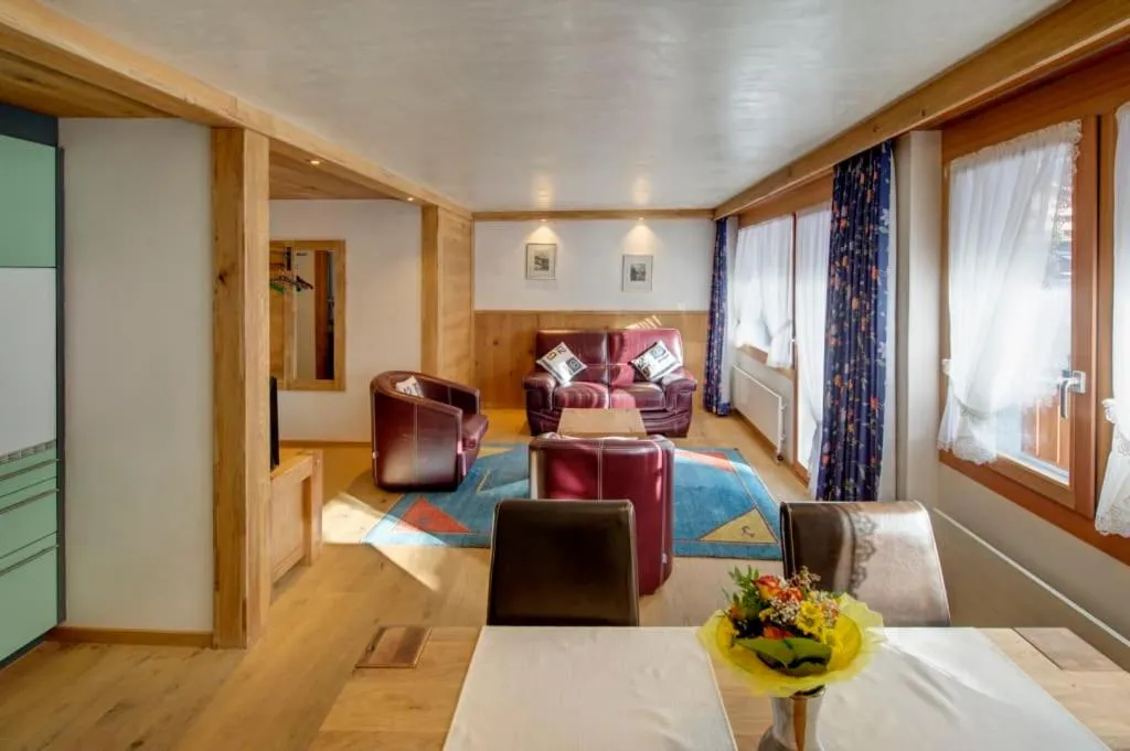Living room, Bed in Hotel Matterhornblick