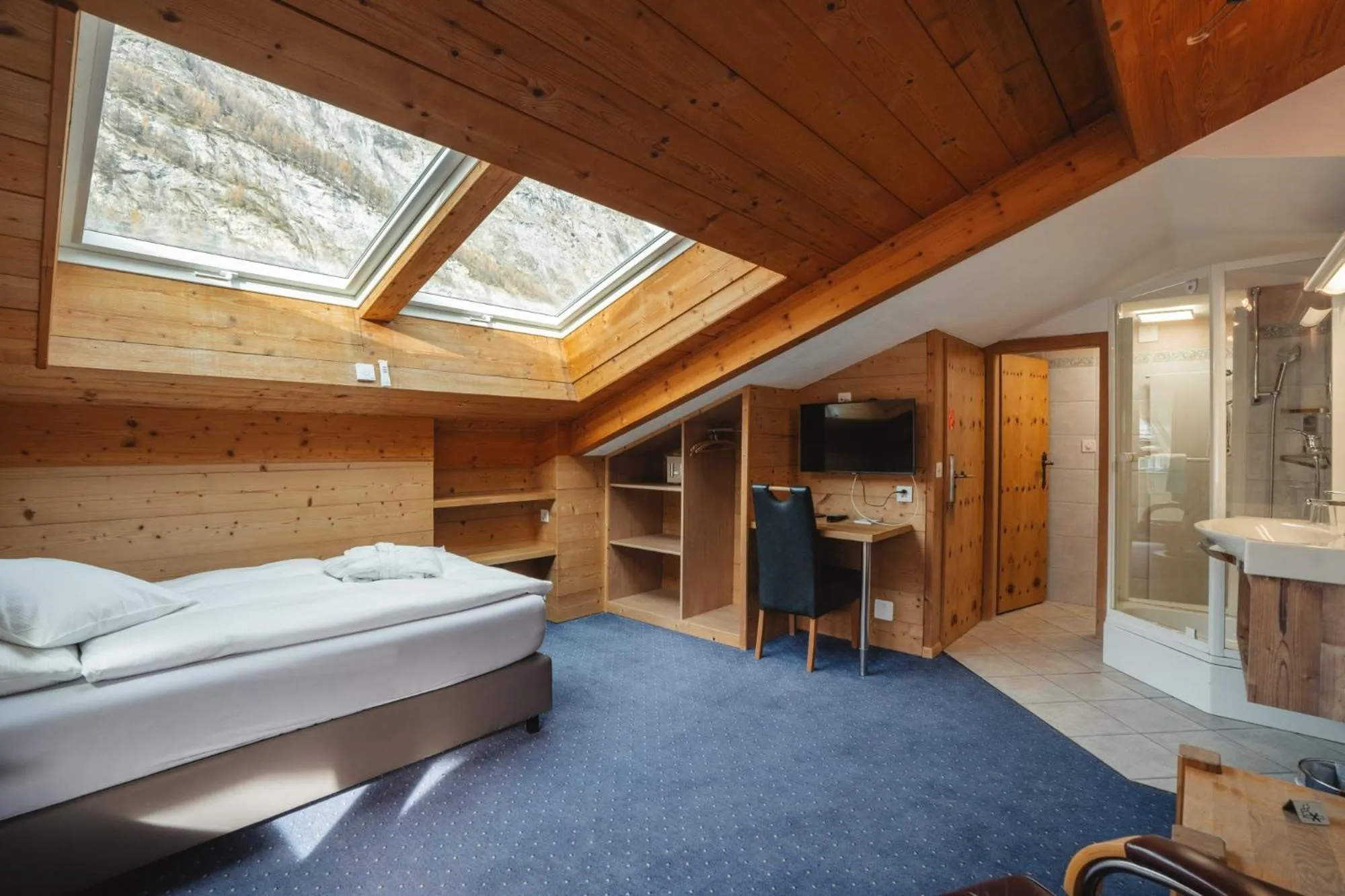 Bedroom, Bed in Hotel Matterhornblick