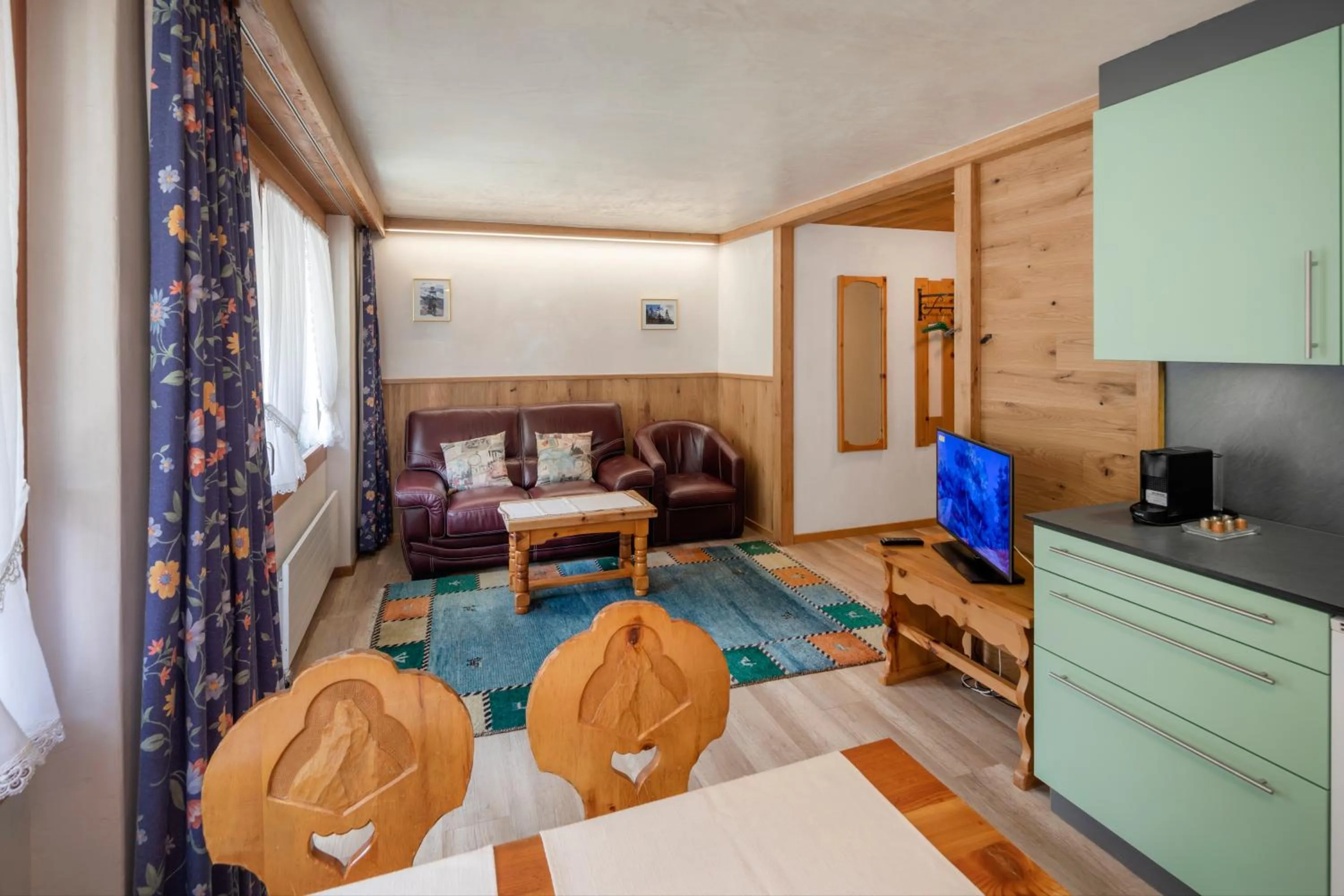 Living room, Bed in Hotel Matterhornblick