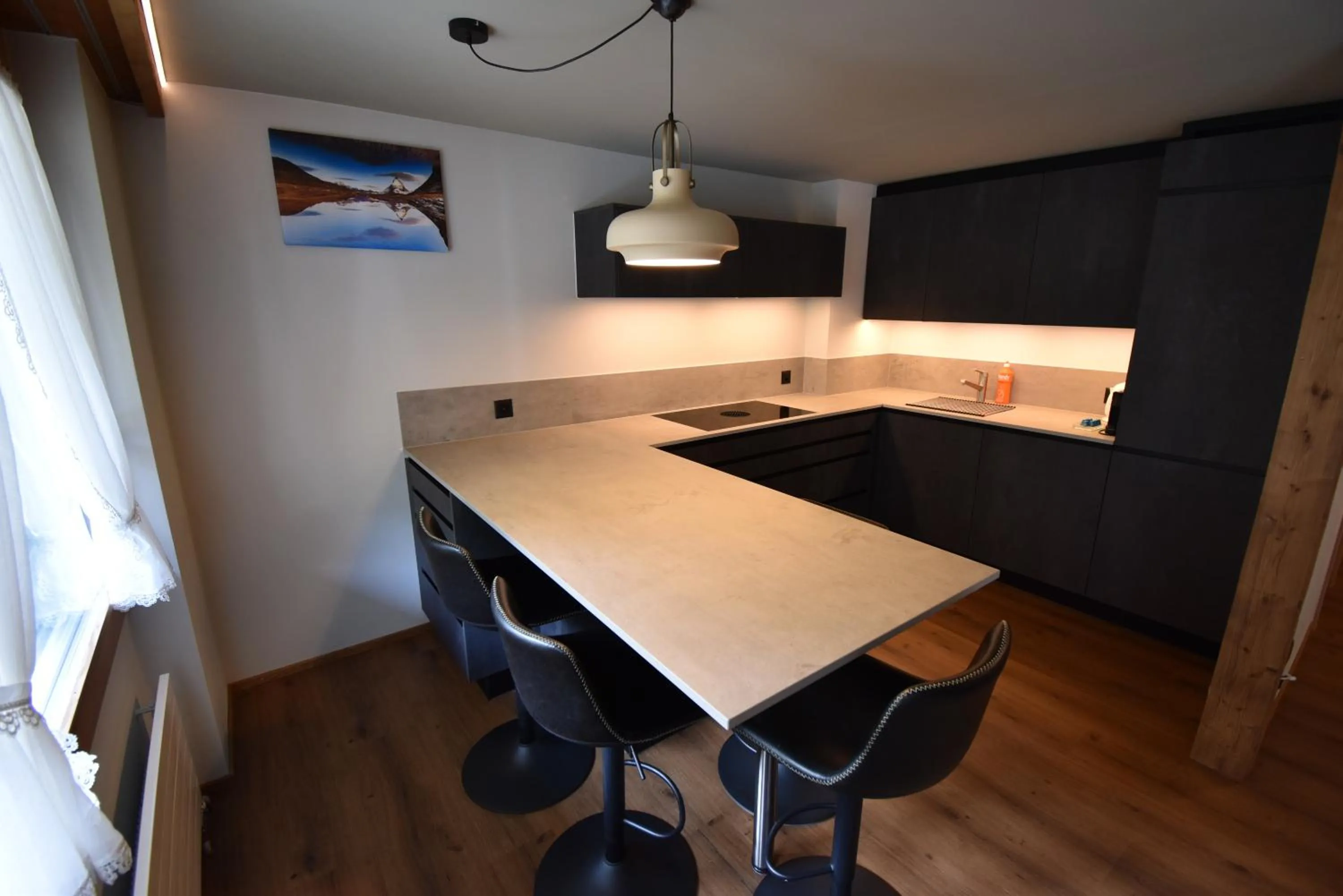 Kitchen or kitchenette in Hotel Matterhornblick