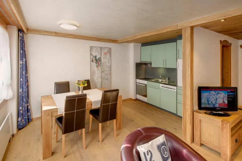 Kitchen or kitchenette in Hotel Matterhornblick