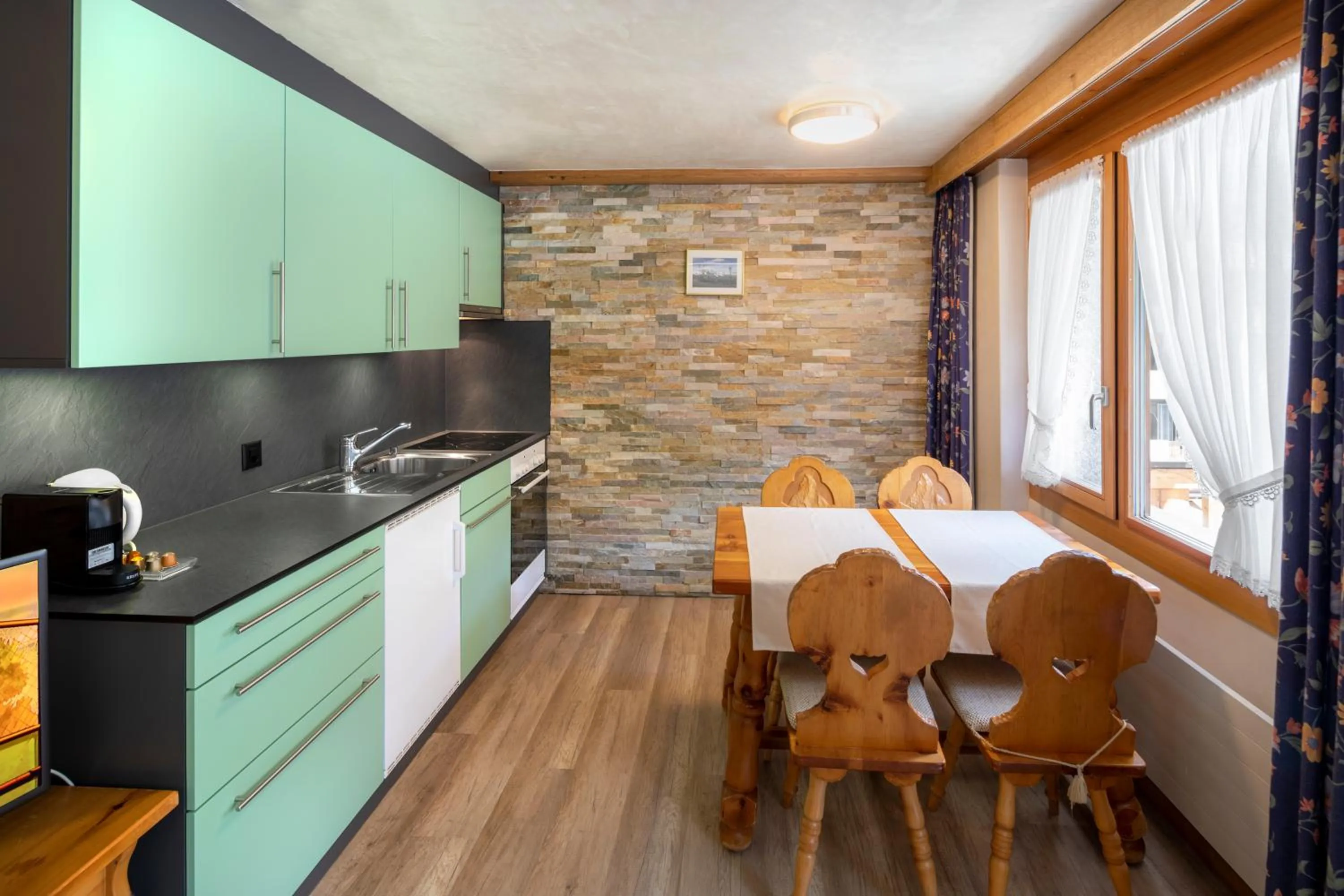 Kitchen or kitchenette in Hotel Matterhornblick