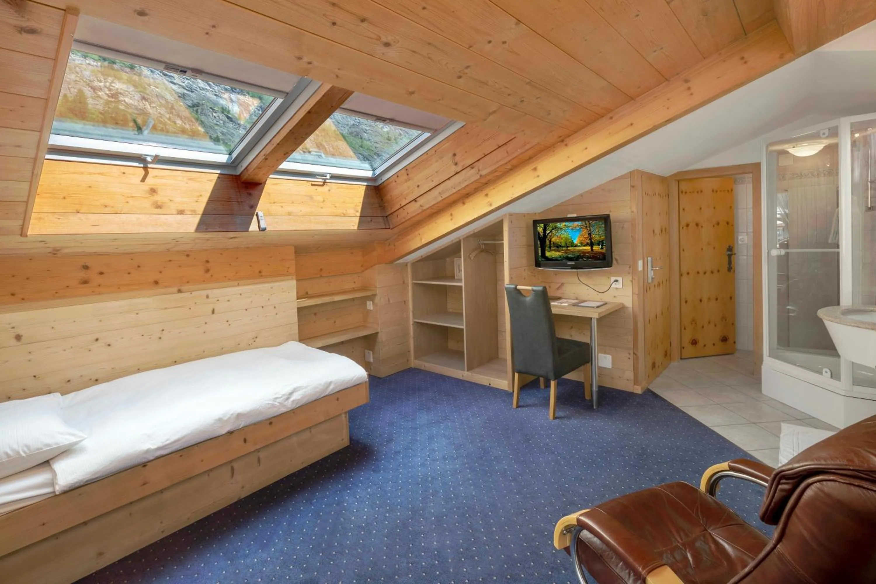 Photo of the whole room, Bed in Hotel Matterhornblick