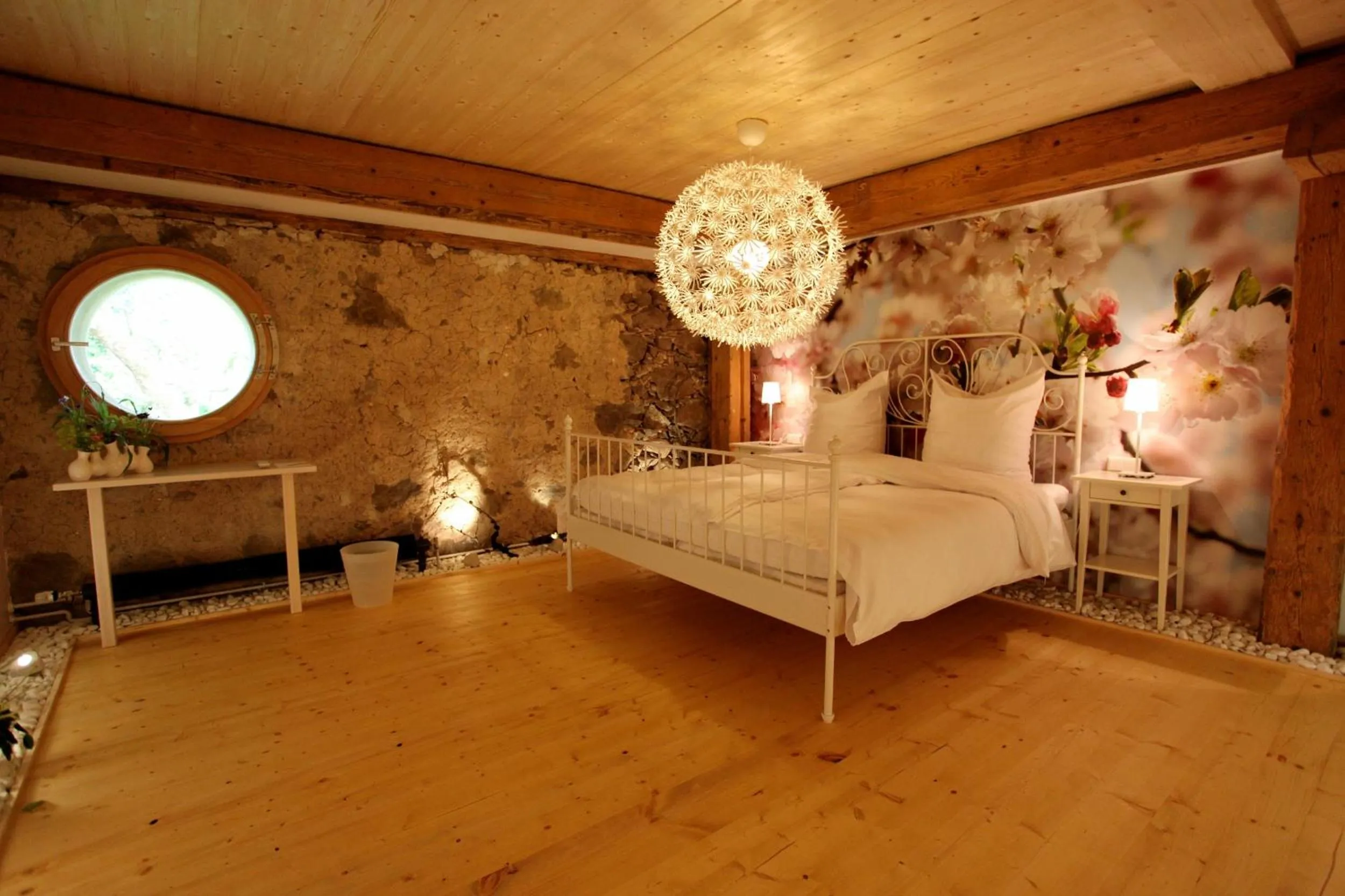 Photo of the whole room, Bed in hotel rainhof scheune & naturpark restaurant (Kirchzarten)
