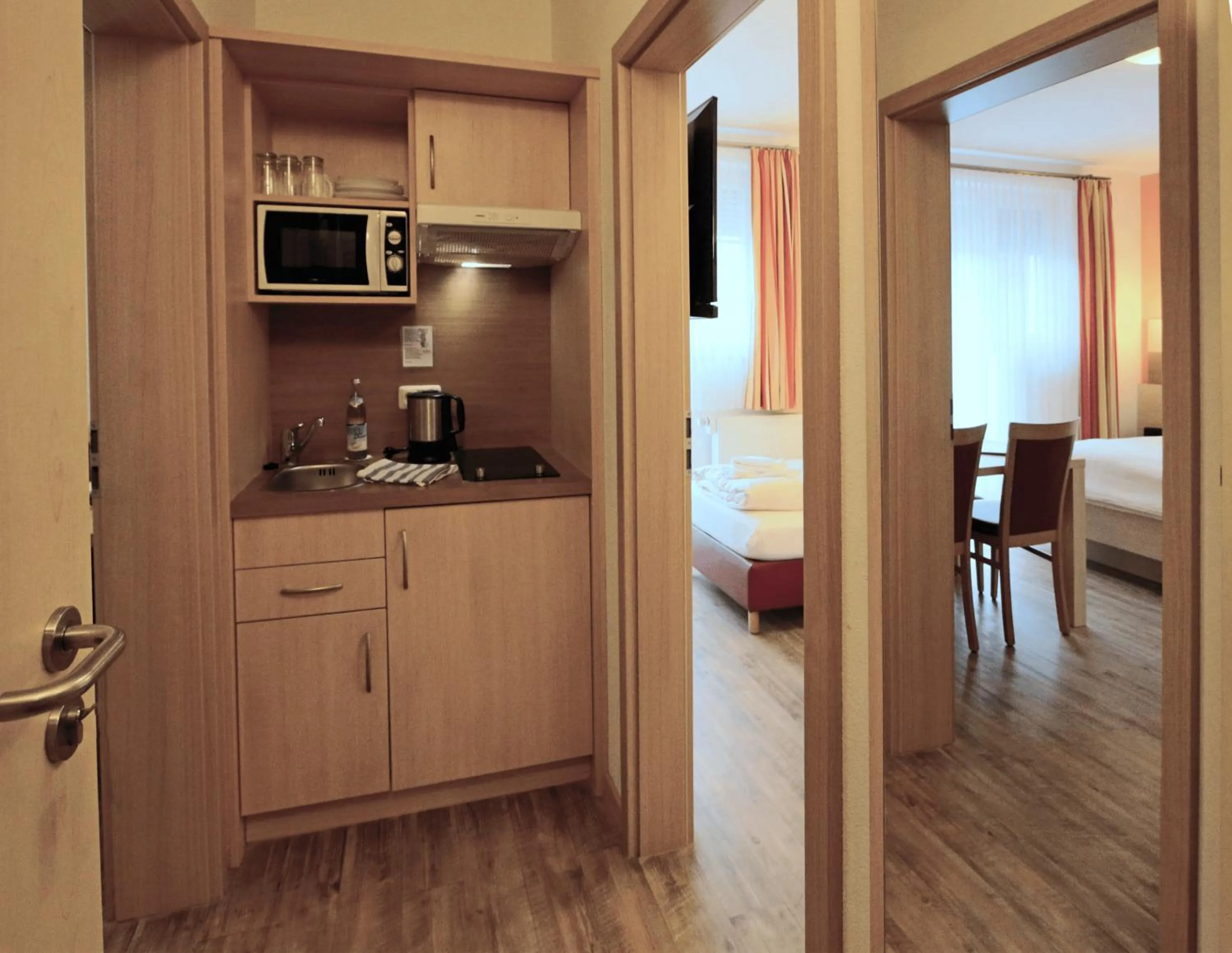 Kitchen or kitchenette, Bed in Gästehaus Zehmerhof bei Erding