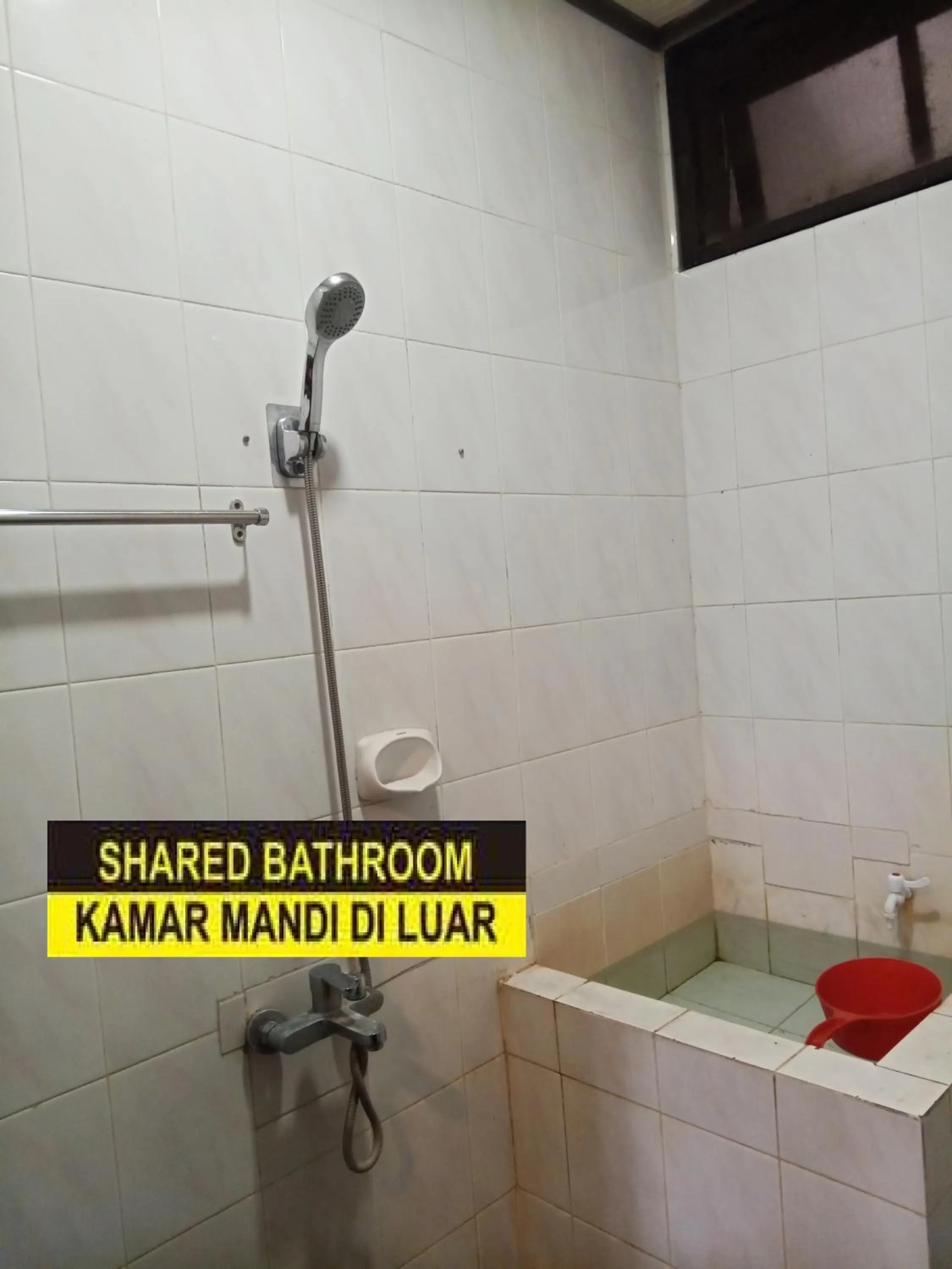 Bathroom in Hotel Pandu Lakeside Tuktuk