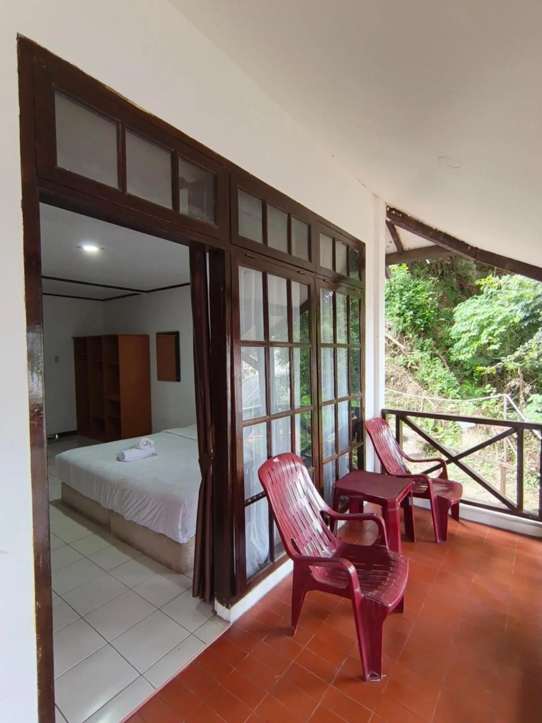 Balcony/Terrace in Hotel Pandu Lakeside Tuktuk