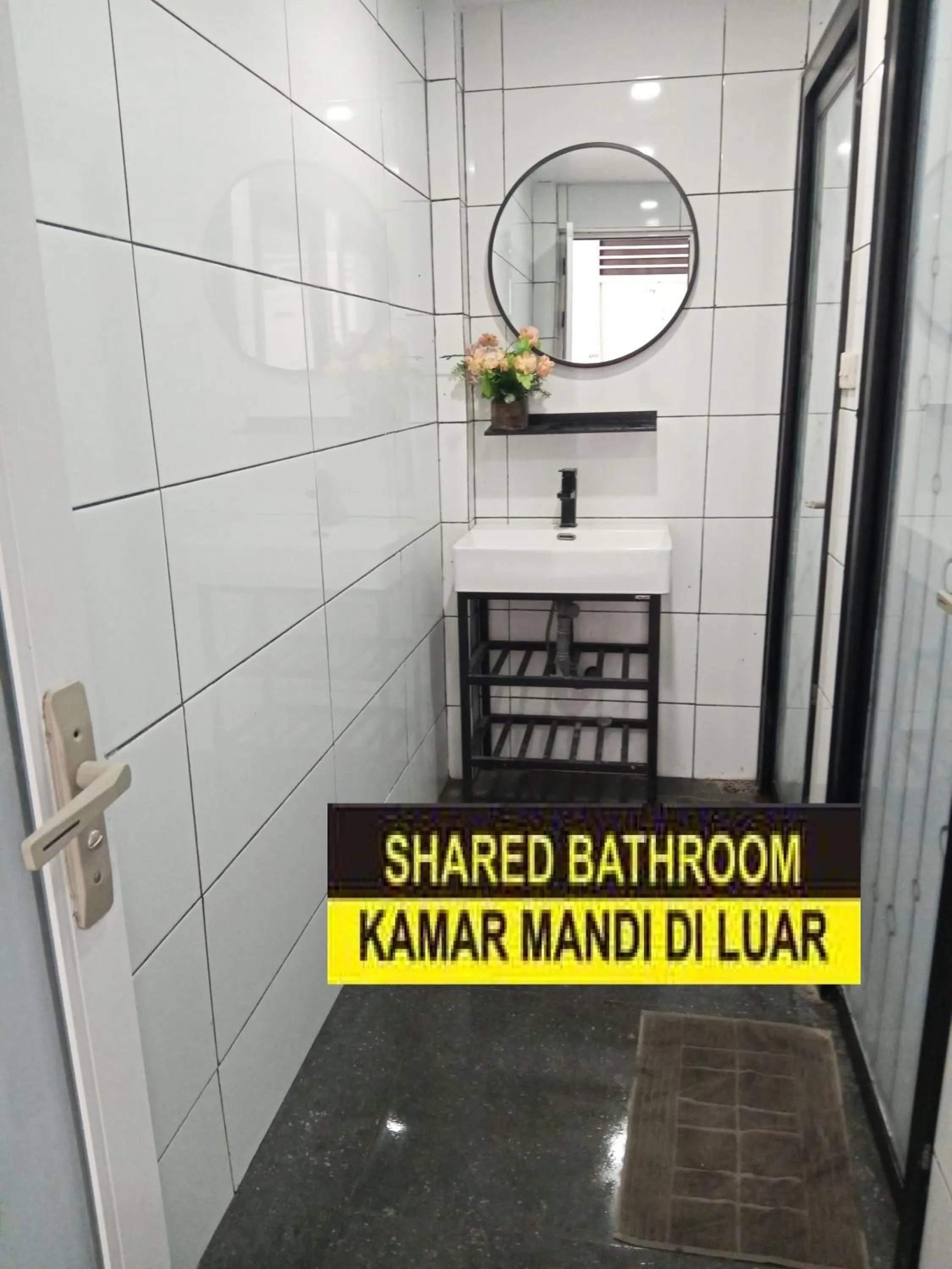 Bathroom in Hotel Pandu Lakeside Tuktuk