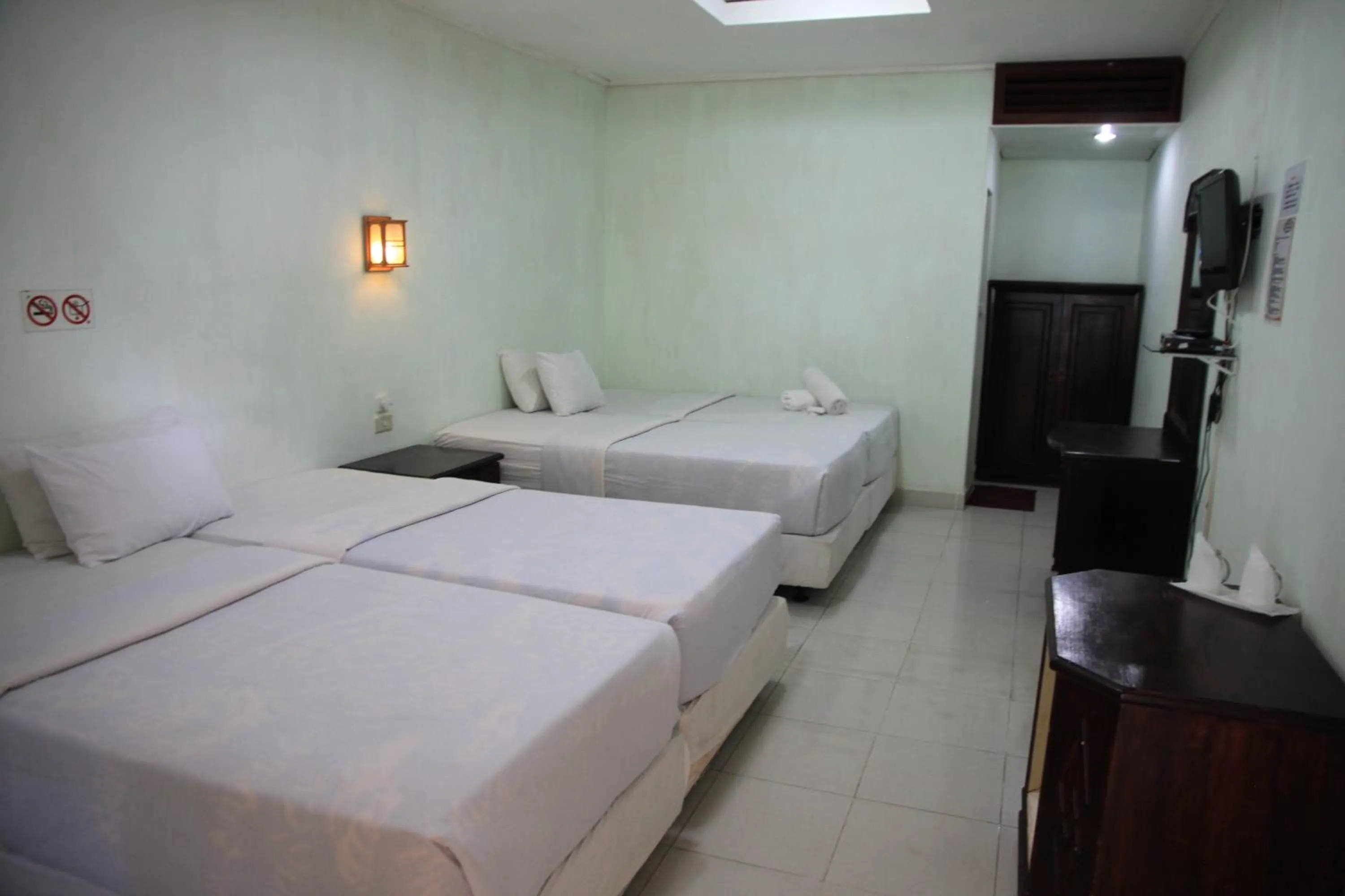 Bed in Pandu Lakeside Hotel Parapat