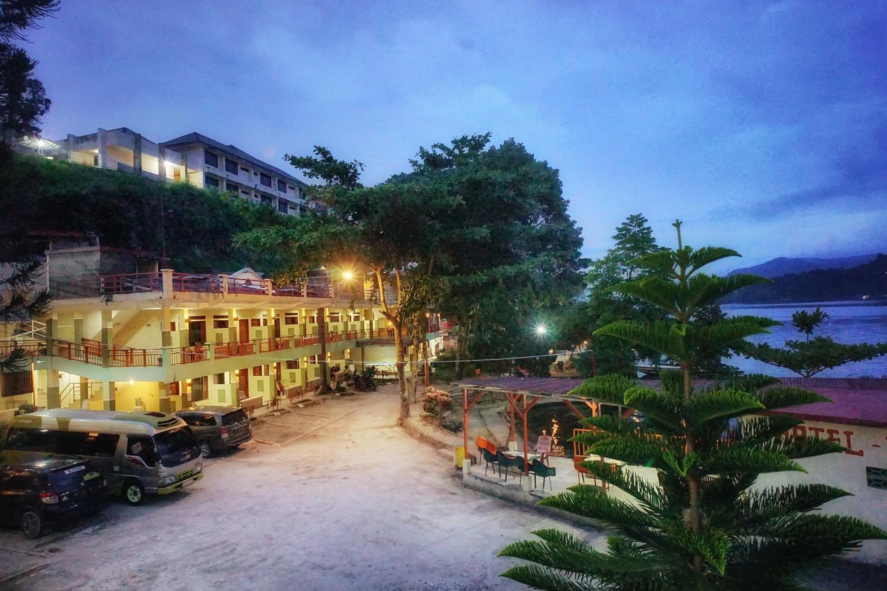 Pandu Lakeside Hotel Parapat