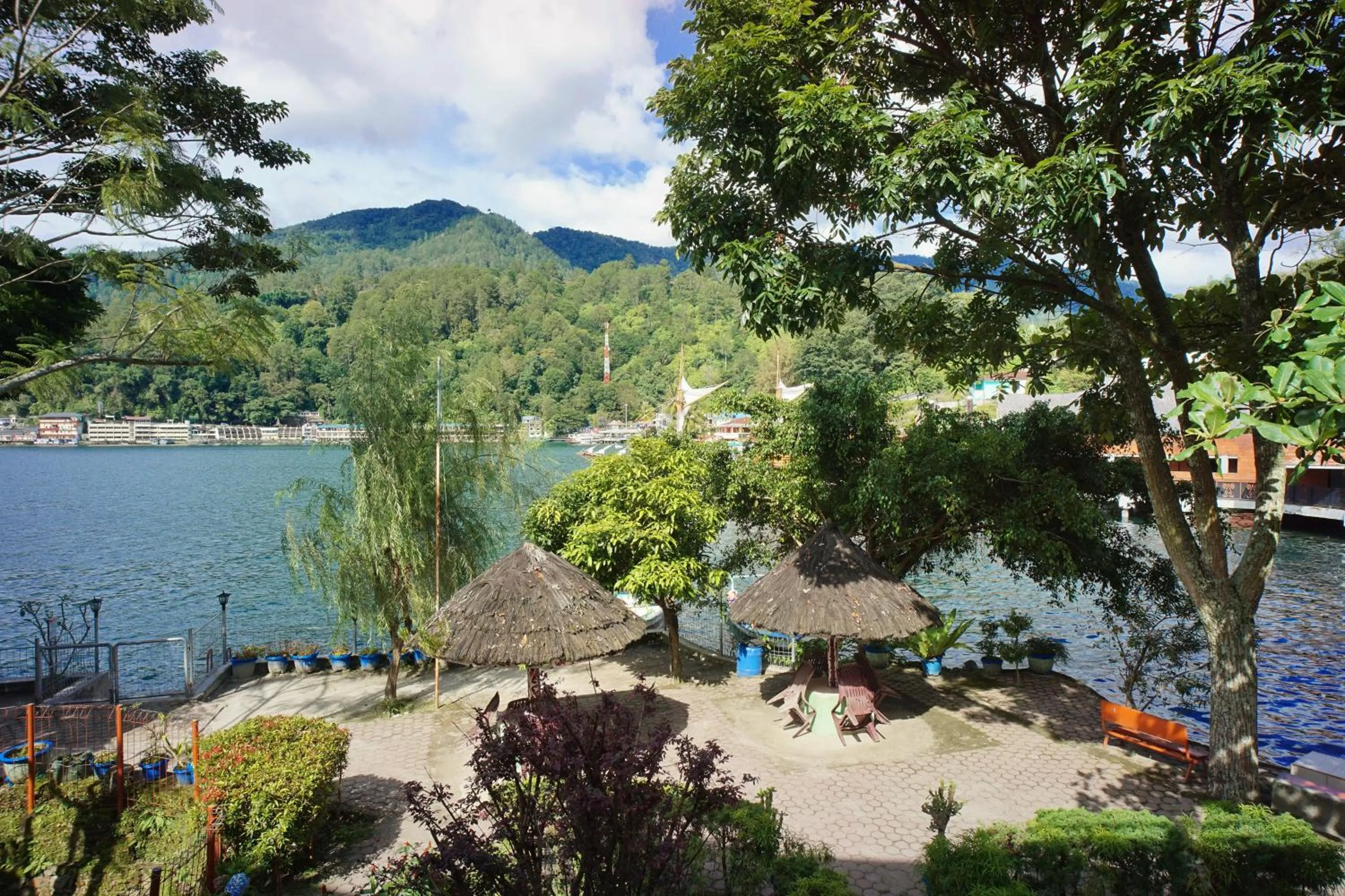 Pandu Lakeside Hotel Parapat