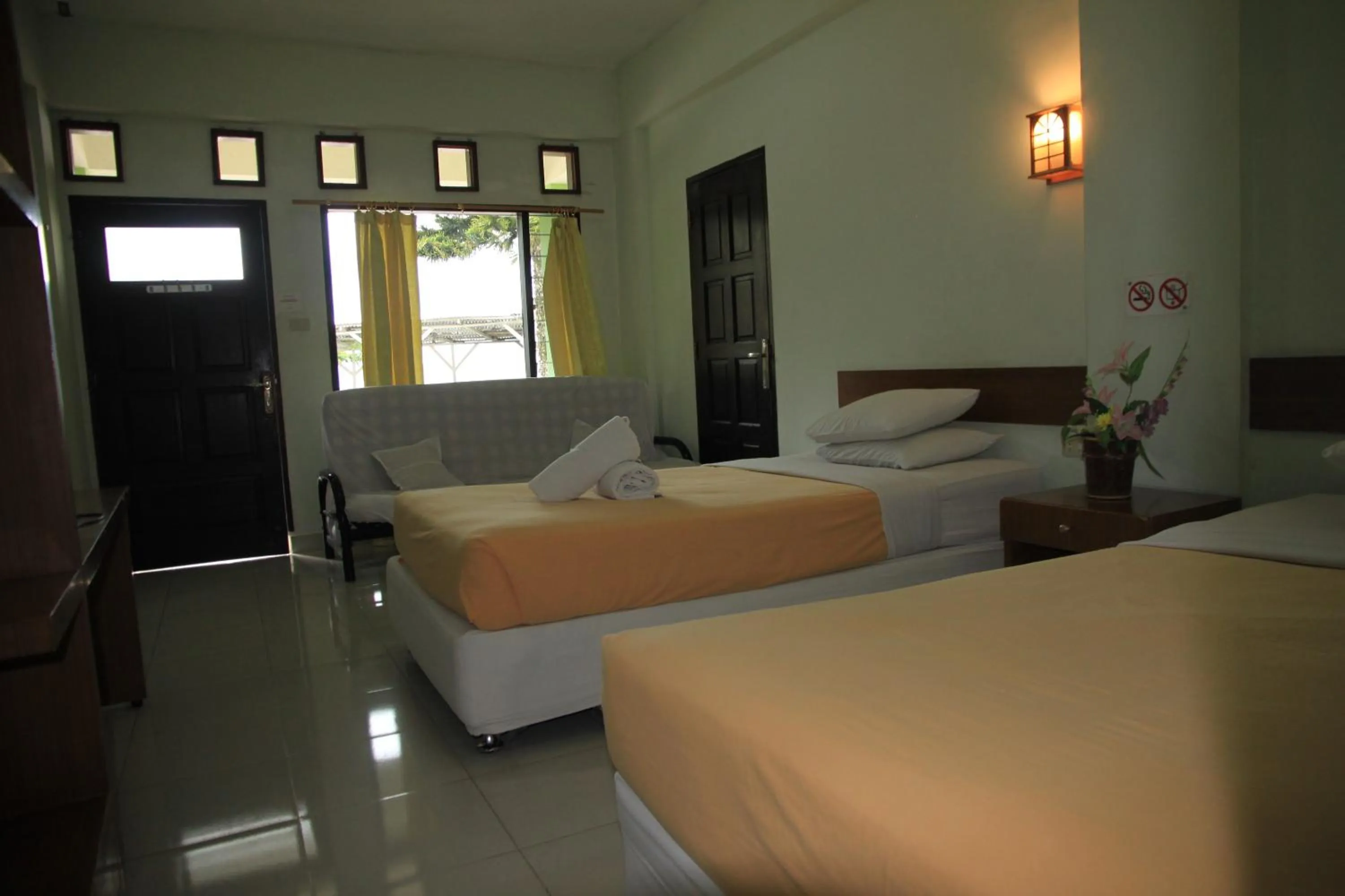 Bed in Pandu Lakeside Hotel Parapat