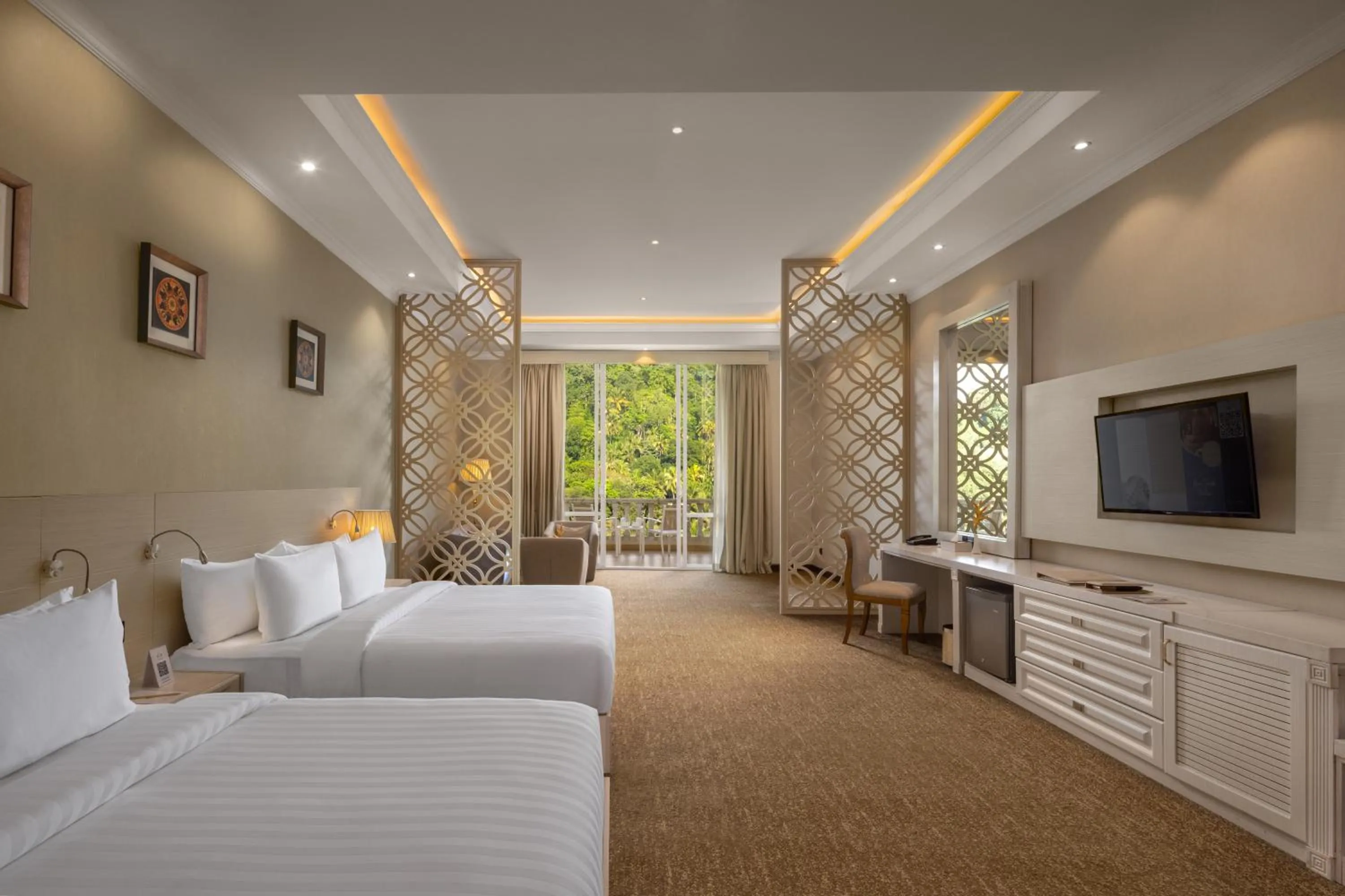 Bed in The Golden Crown Hotel