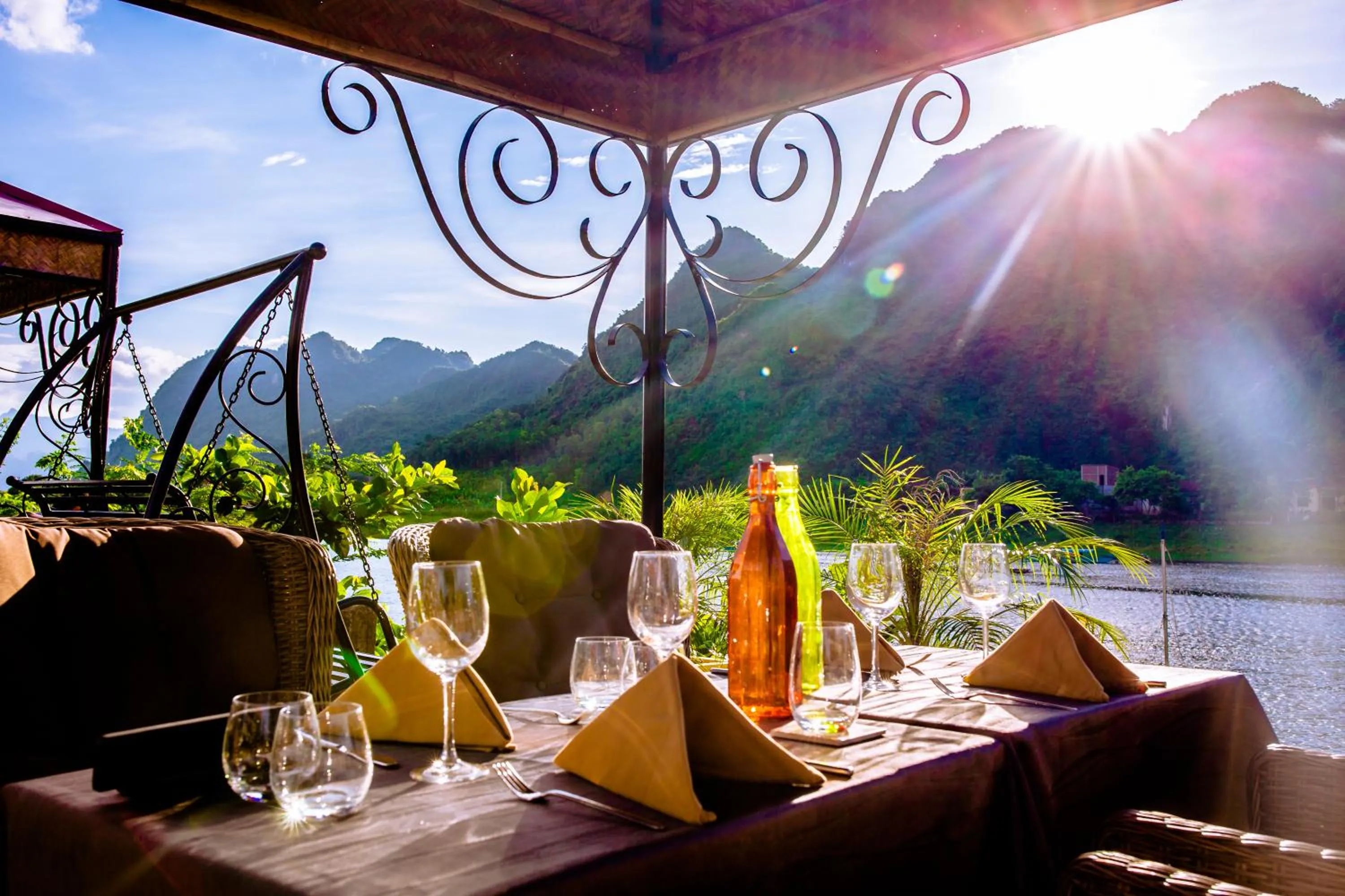 Restaurant/places to eat in Victory Road Villas